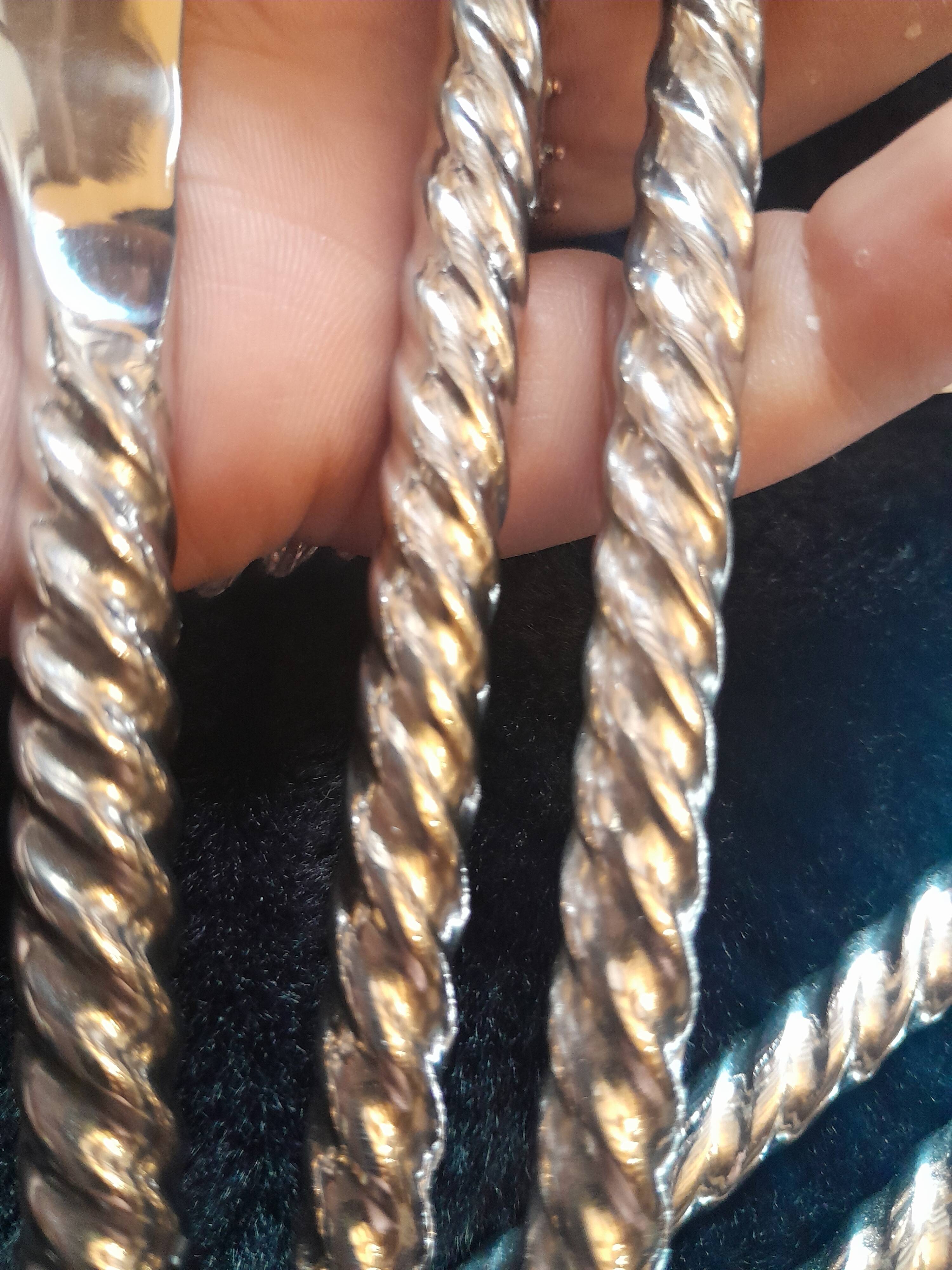 Twisted cutlery