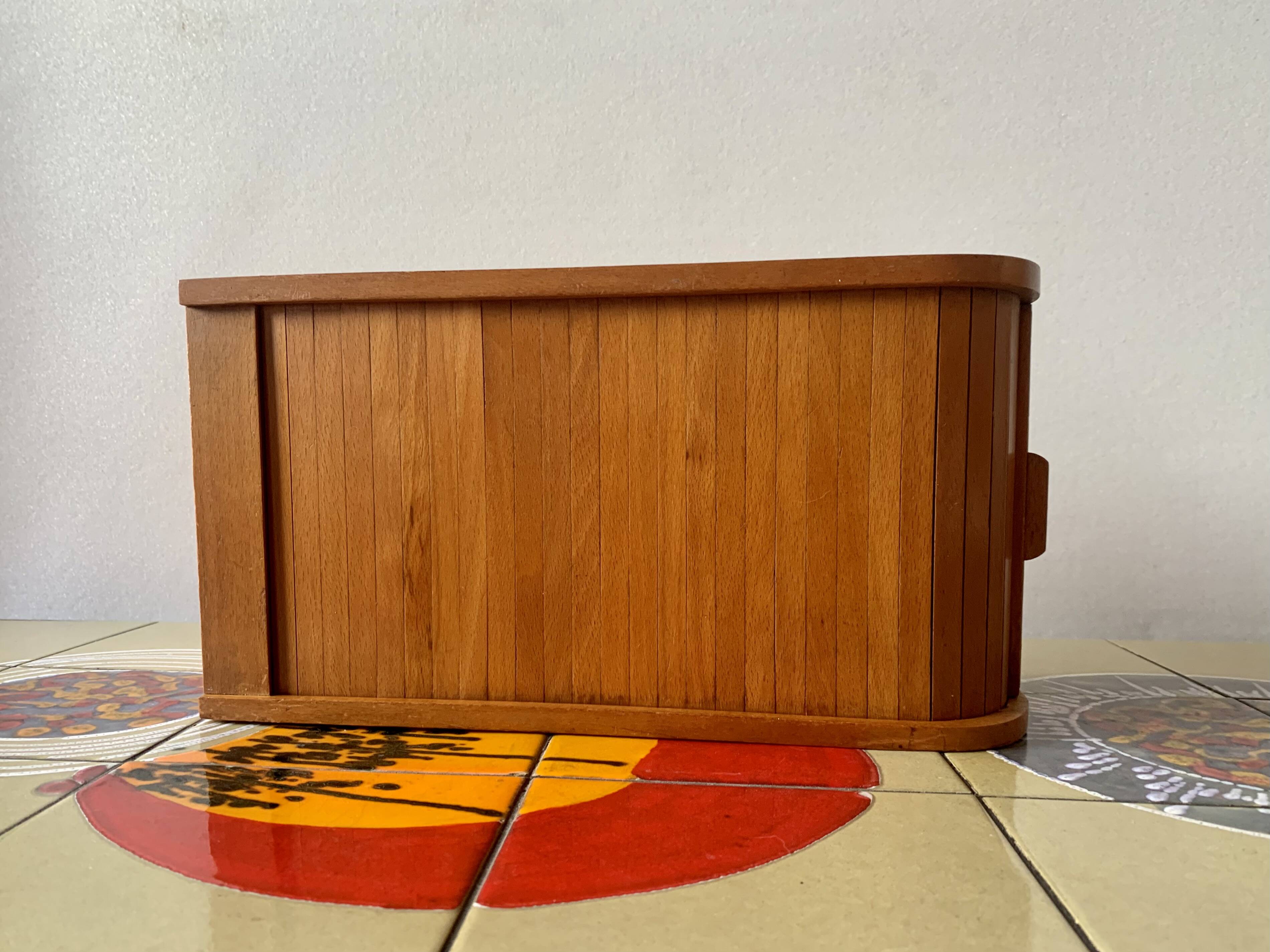 2 anciennes boîtes de classement en bois à volet