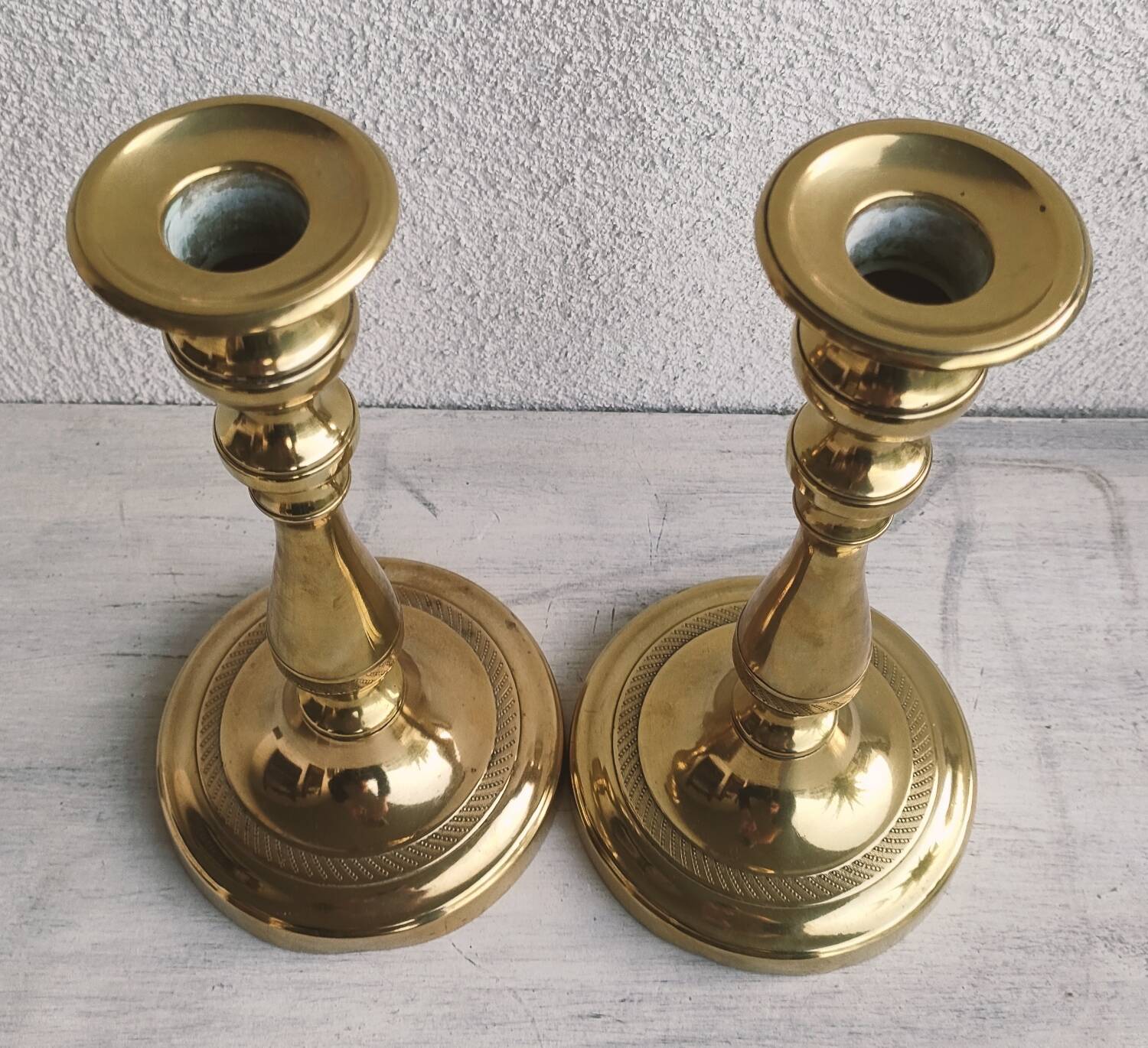 Paire de bougeoirs en laiton