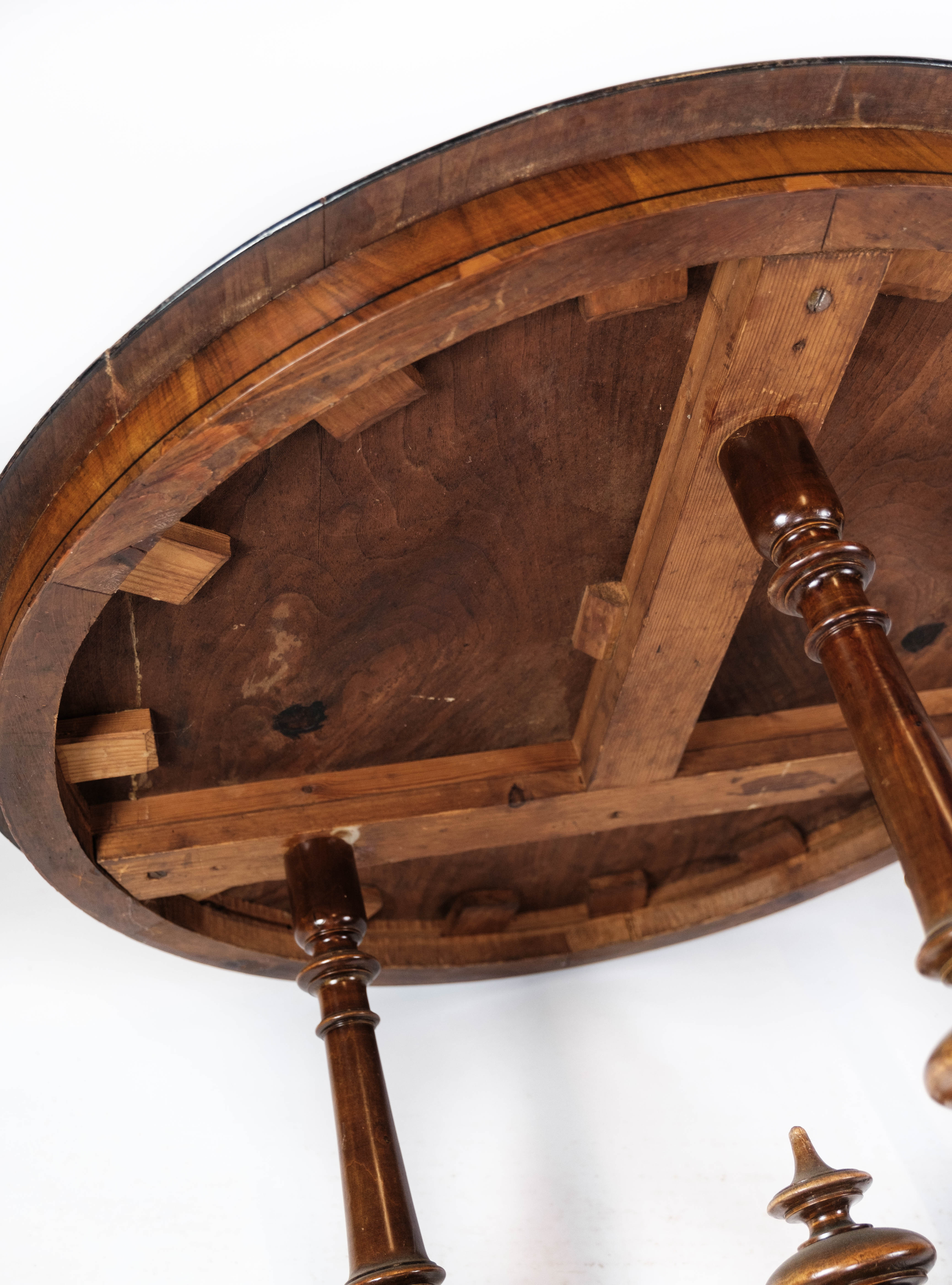 Round dining table of walnut with inlaid wood, 1890s
