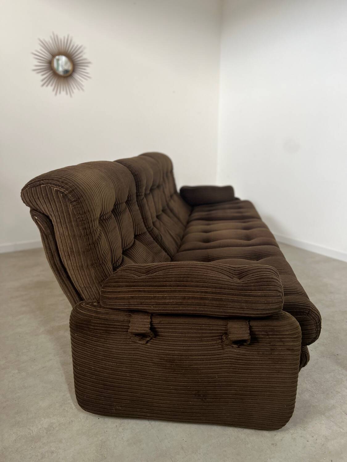 Ancien canapé vintage 3 place Airborne design français Cadestin velour