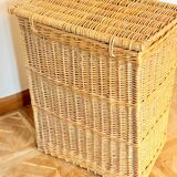 Wicker laundry chest