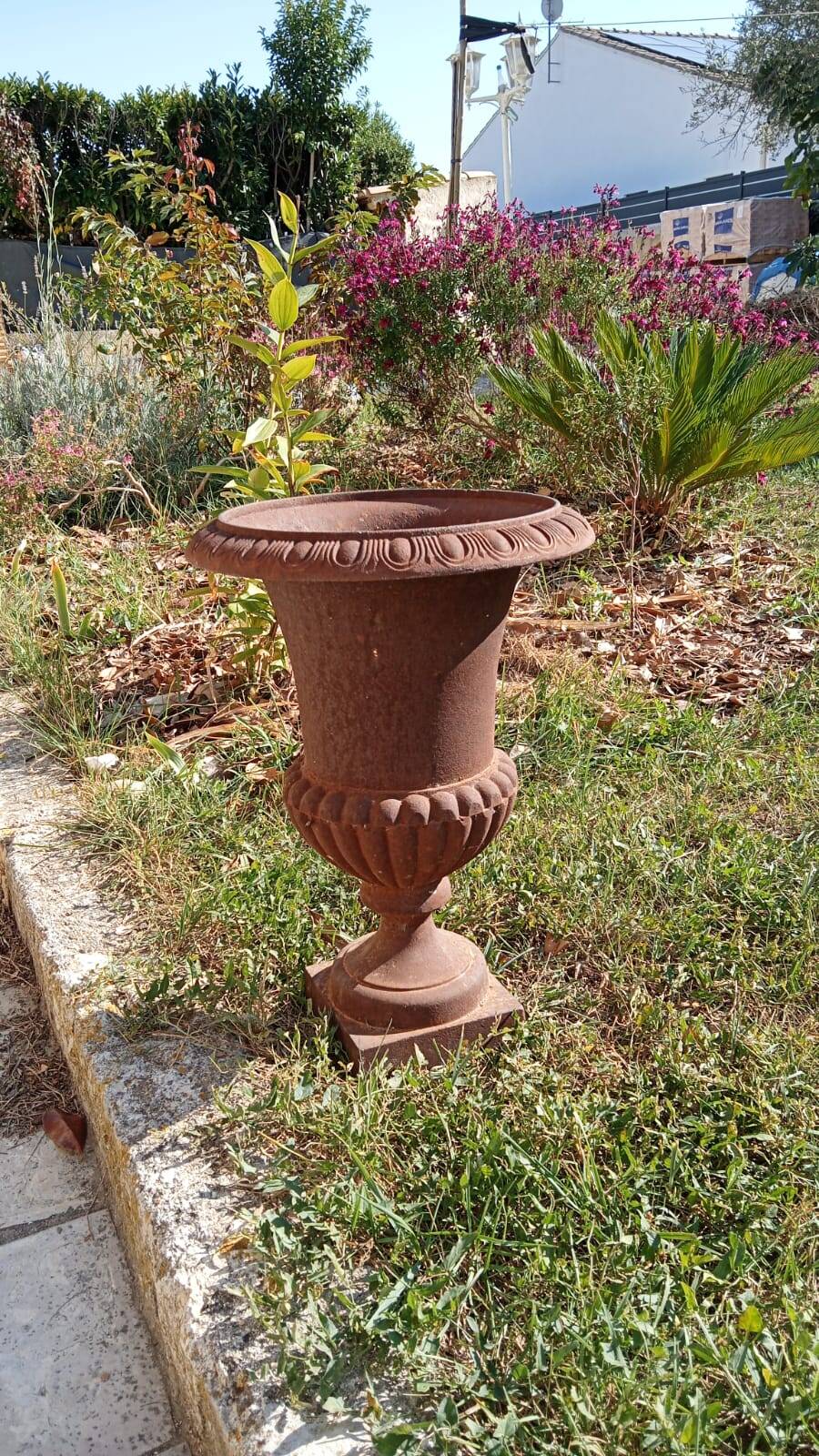 Vase Médicis en Fonte, 46 cm X 33 cm.