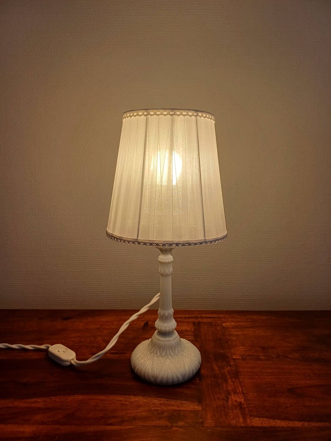 Paire de veilleuses en opaline des années 70