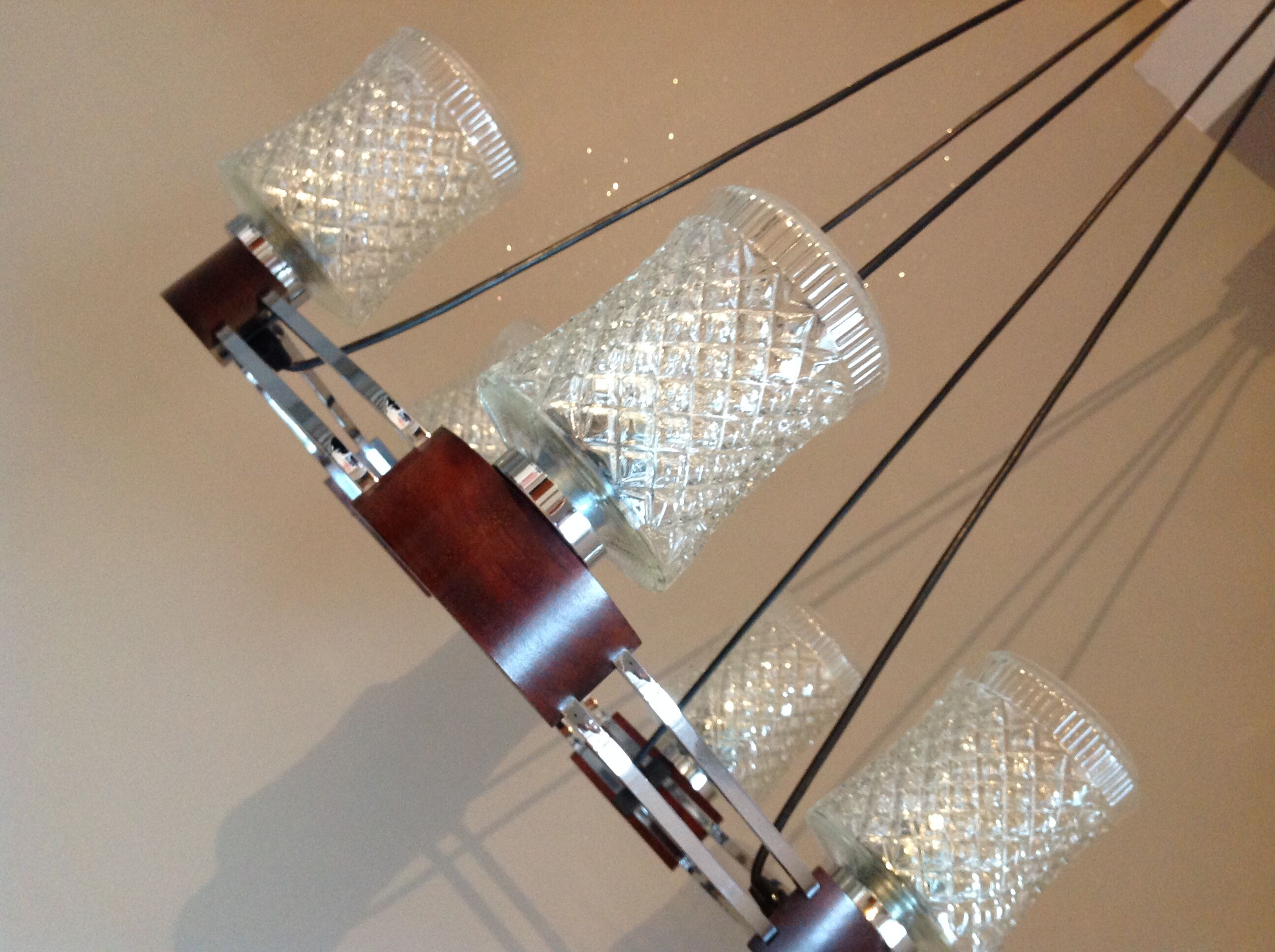 Lustre en chrome et teck à 5 feux style scandinave