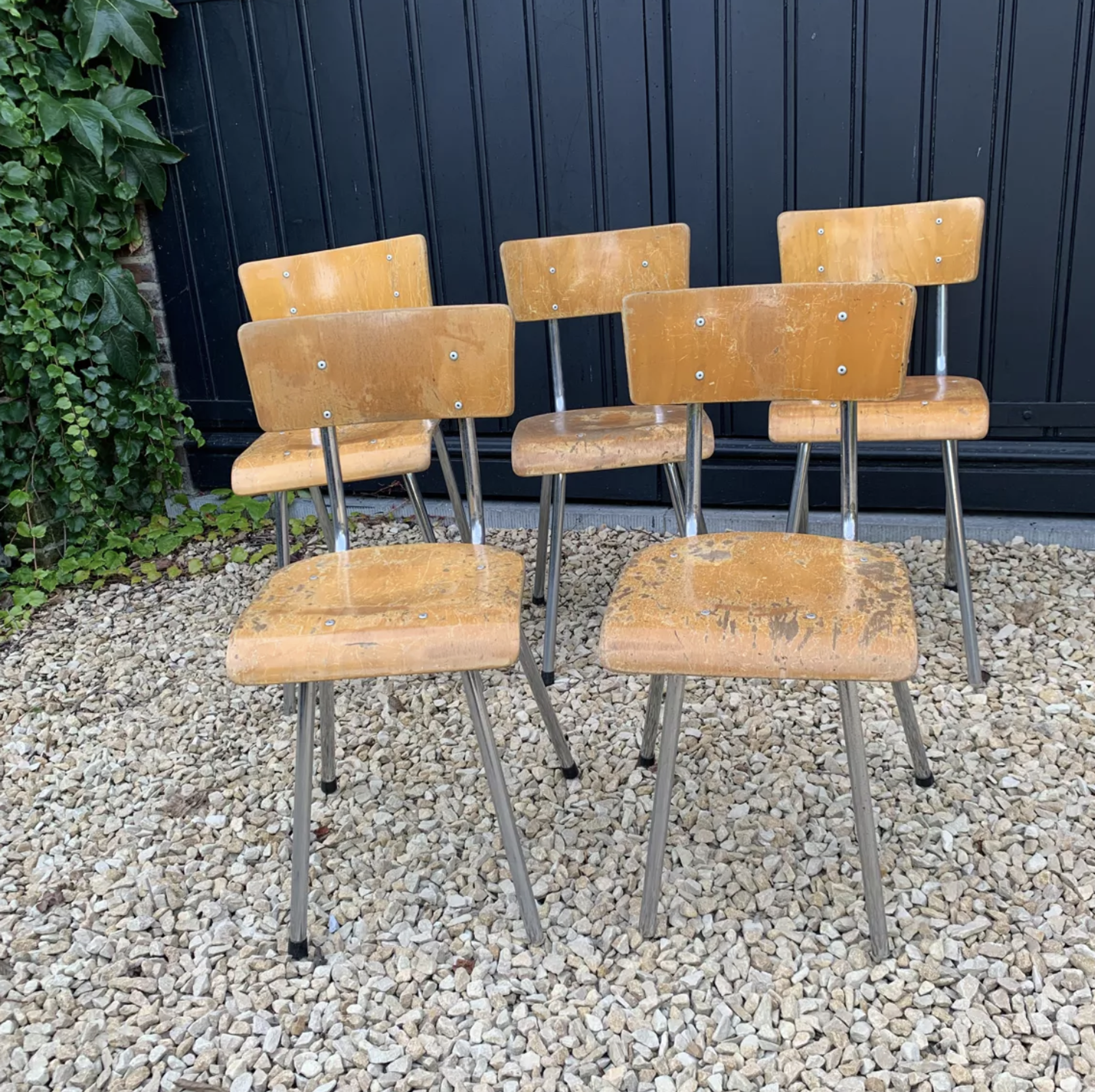 Chaise d'écolier plusieurs pièces disponibles