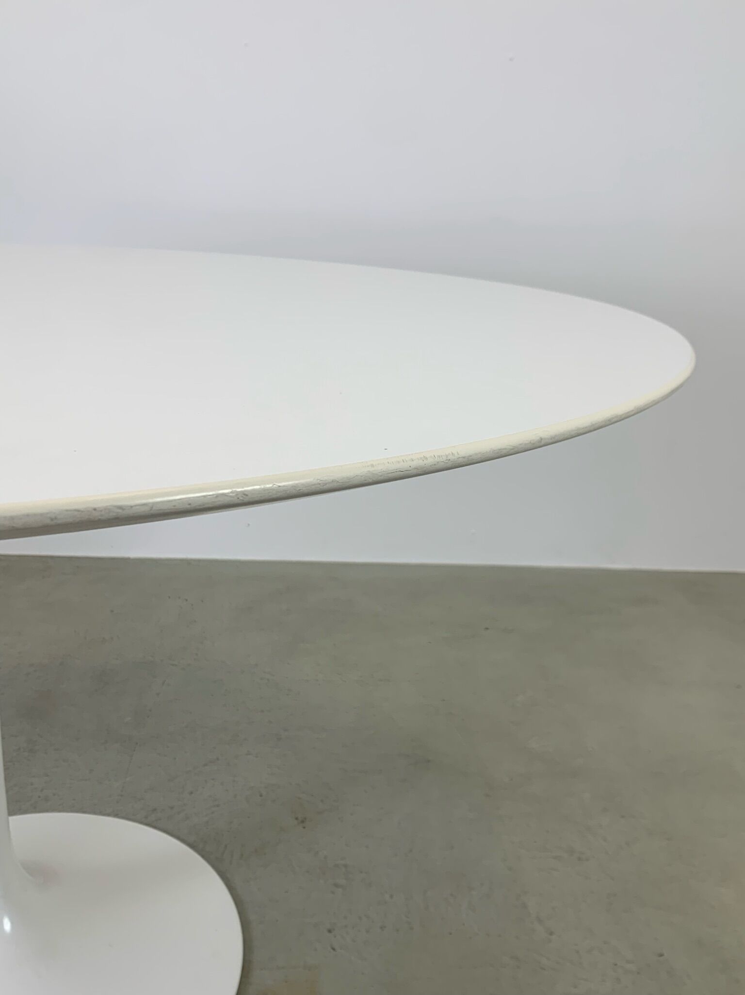 Eero Saarinen Tulip Dining Set with Swifel Chairs for Knoll International 1960s