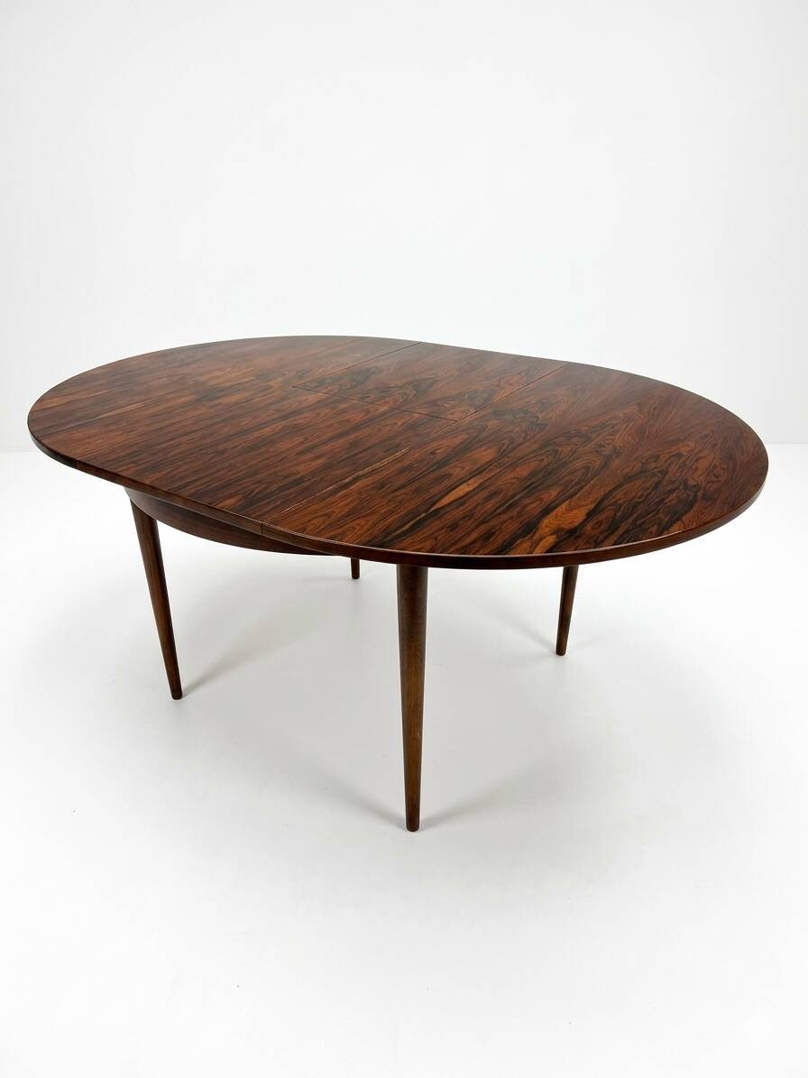 Scandinavian extendable table in rosewood from the 1960s, butterfly extension.