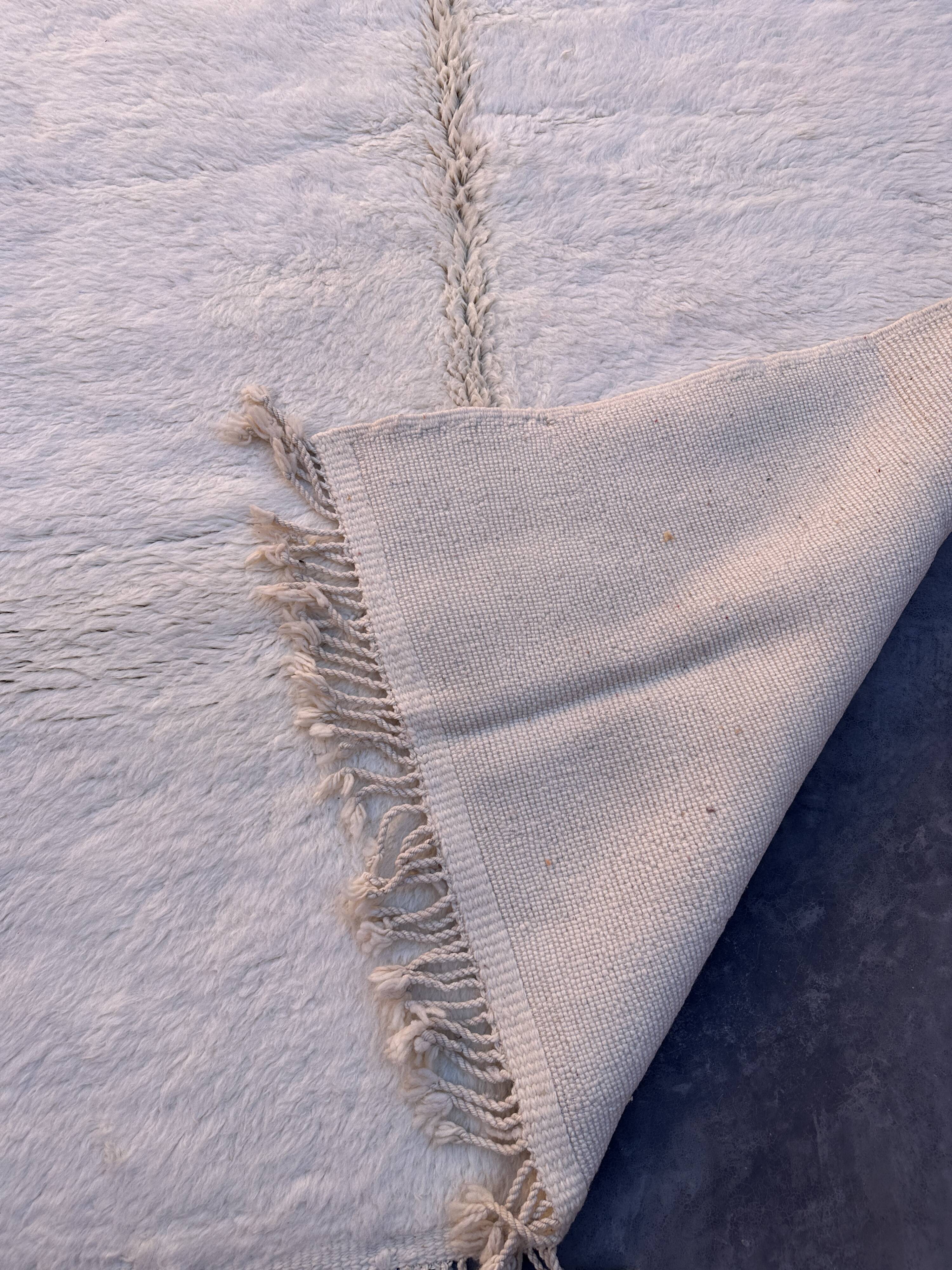 Moroccan rug Beni M'Rirt white - 177 x 264 cm