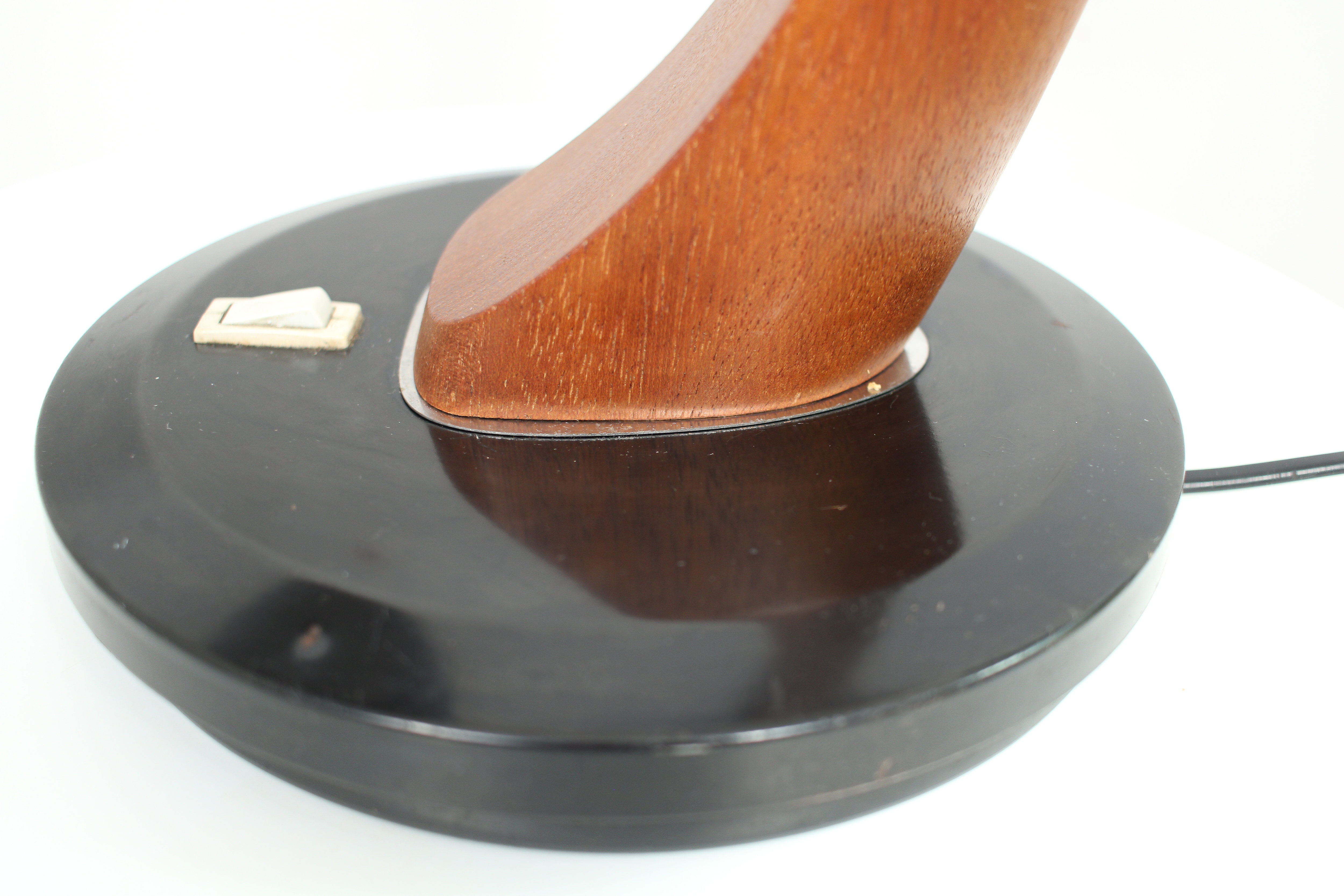 FASE President Pendulum in black with a walnut base