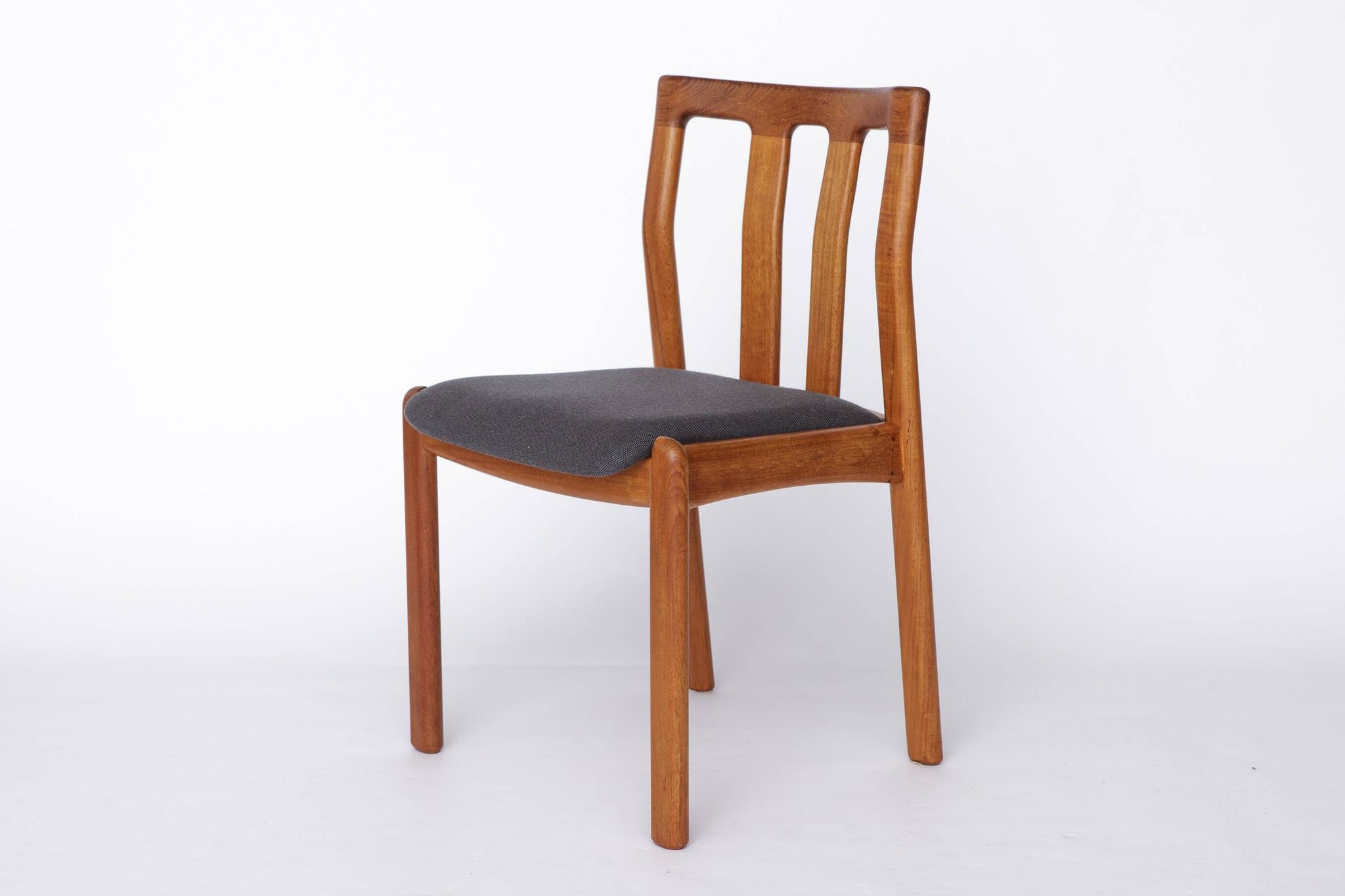 Set of 4 Teak Dining Chairs by Dyrlund, 1960s Danish Mid-Century Modern