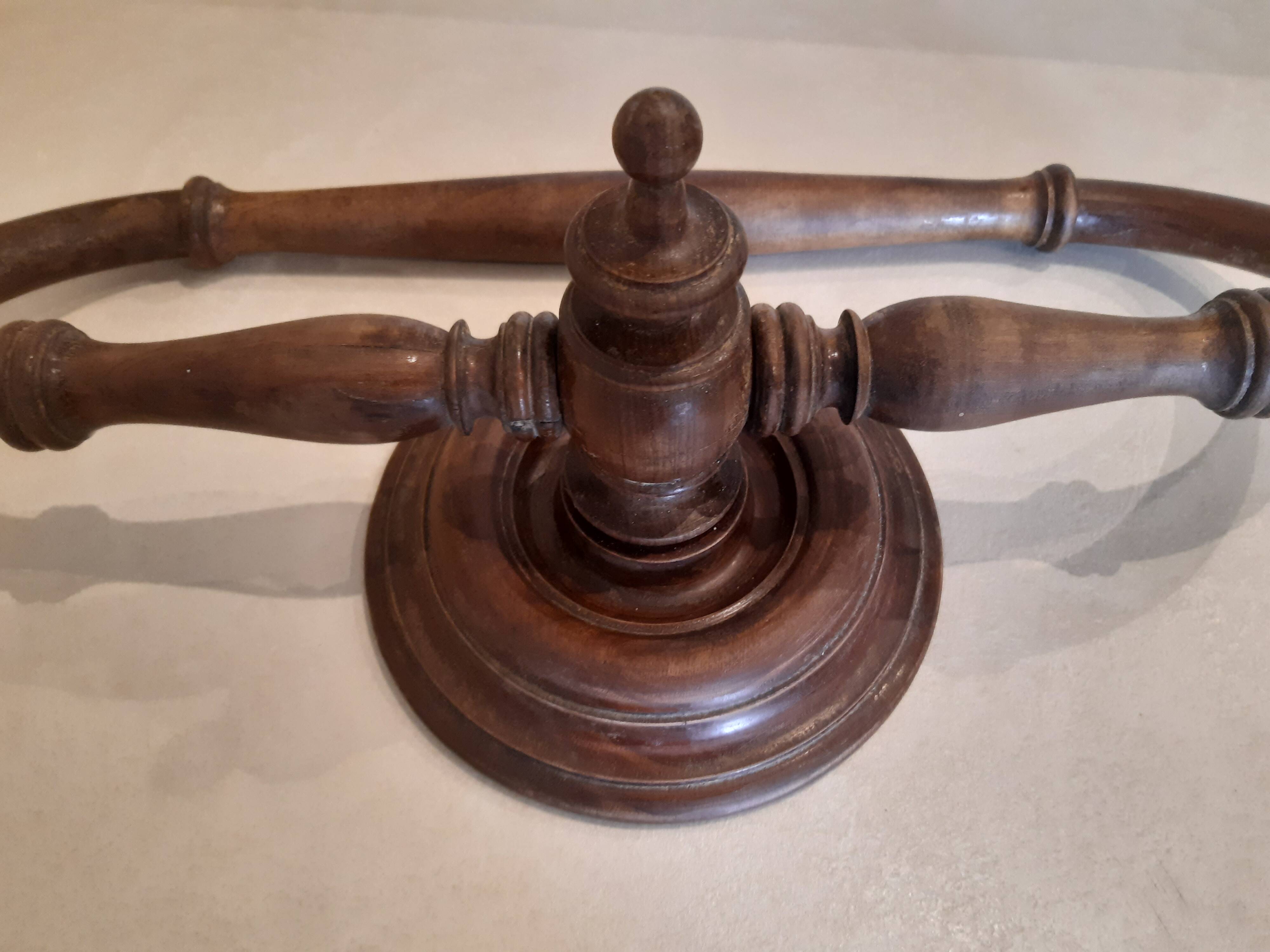 Montant ciel de lit ancien pour rideau moustiquaire. Origine anglaise.