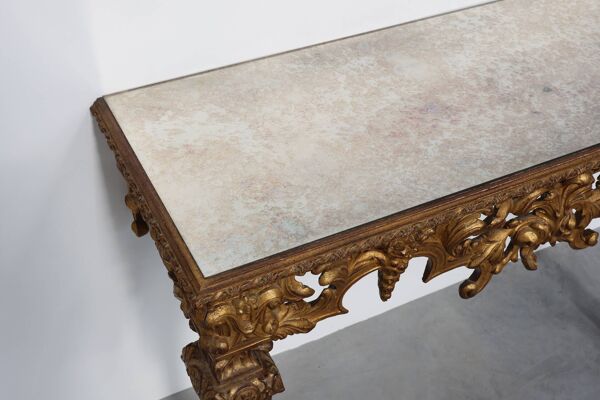 Console murale dorée et sculptée de style baroque italien du XXe siècle