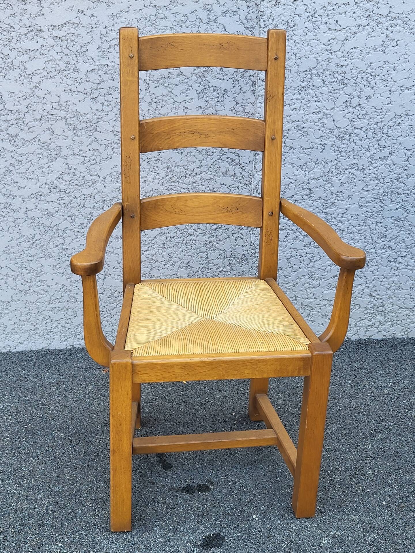 Country-style chair in solid oak