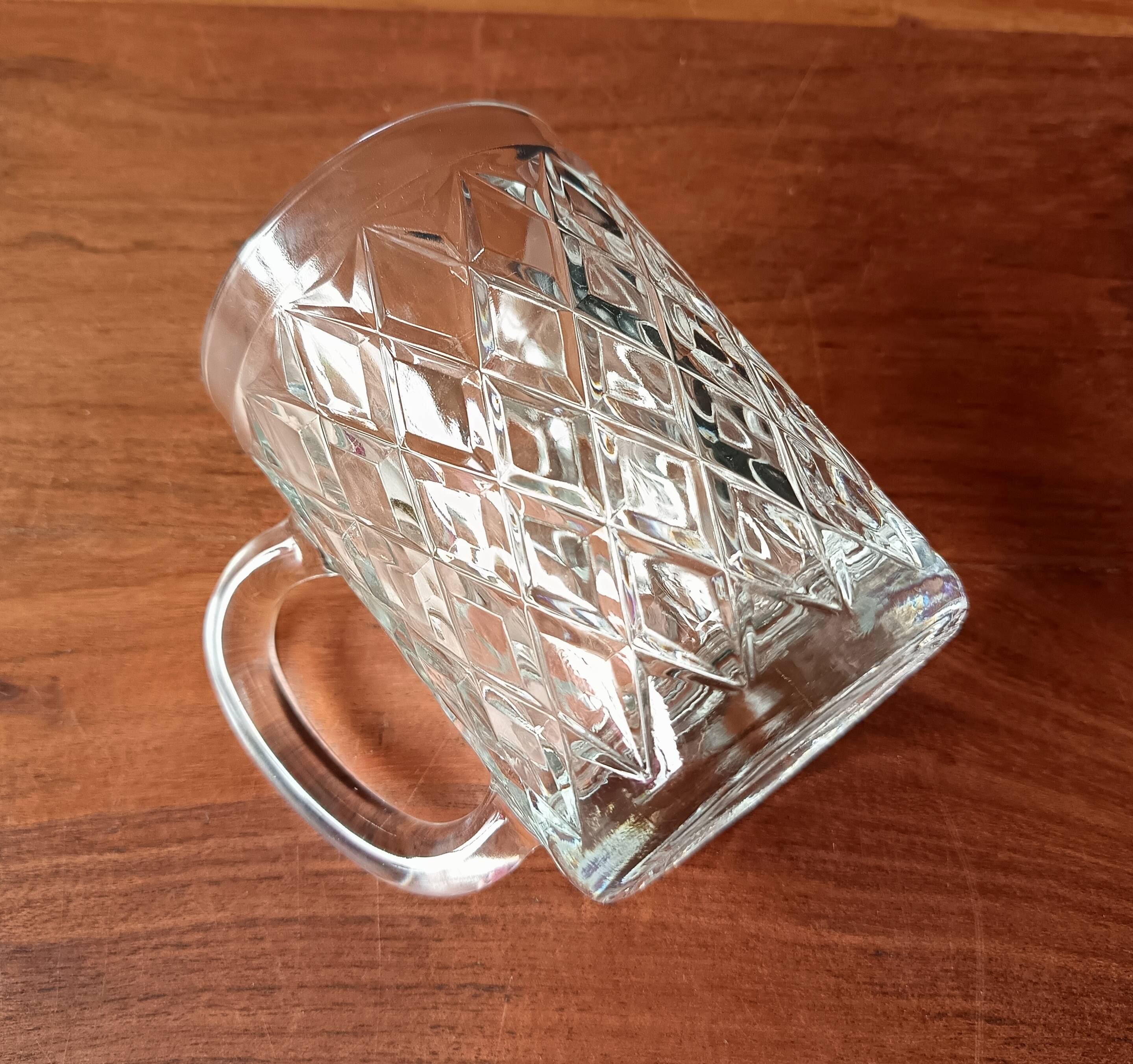 33 cl vintage beer glasses with a nice design in thick glass, old pint.