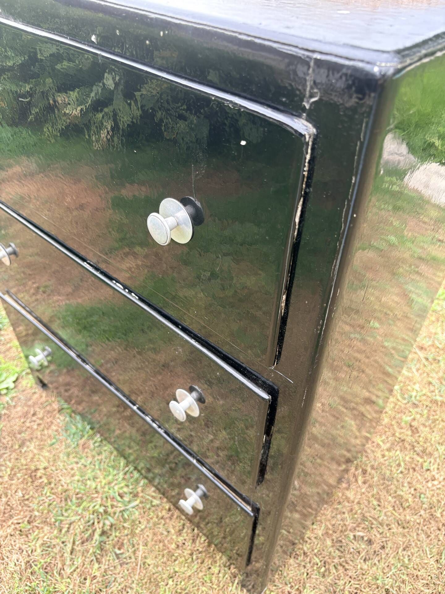 Small vintage chest of drawers