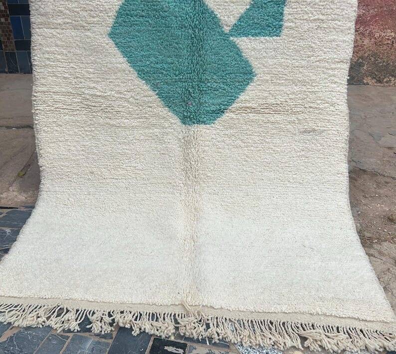 Handmade natural wool rug, size 150 x 250 cm