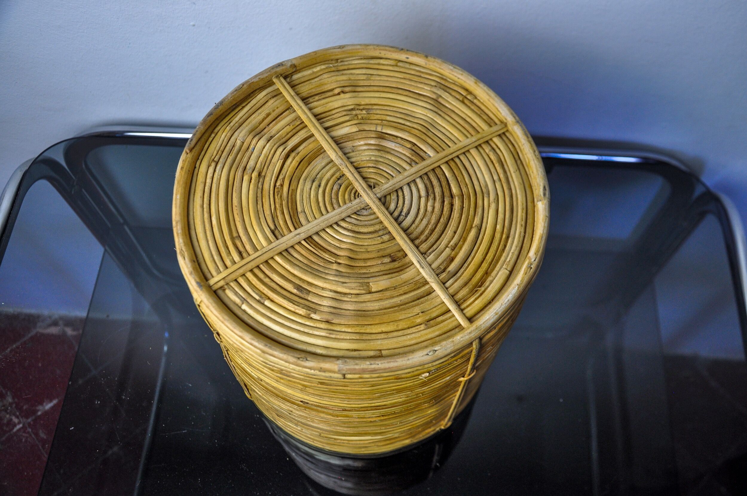 Rattan and brass book basket, Italy, 1970, 25 diam