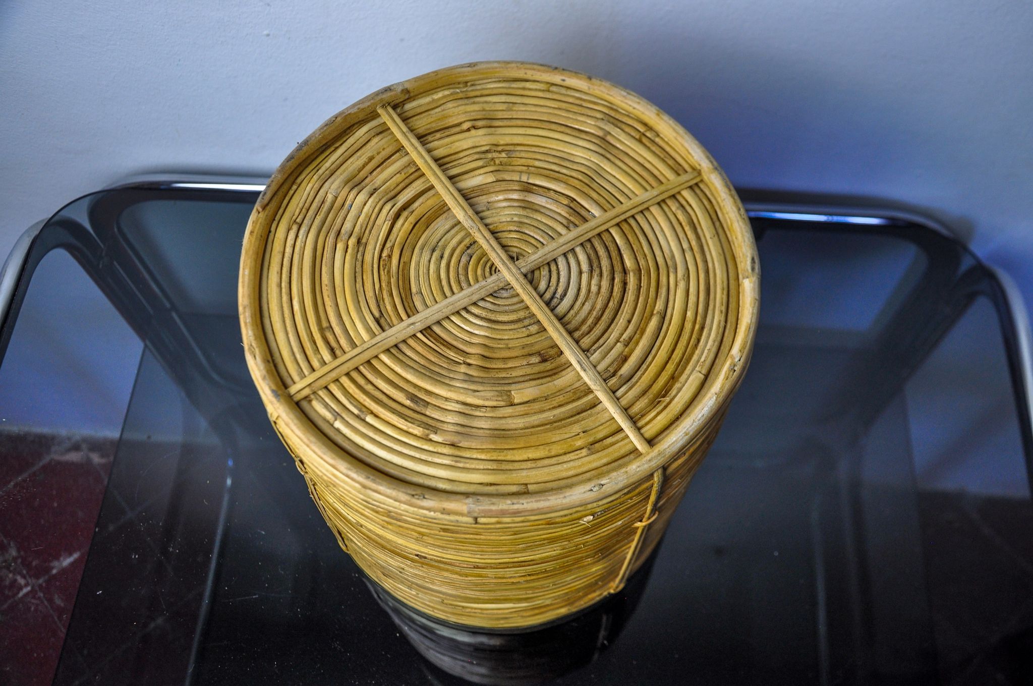Rattan and brass book basket, Italy, 1970, 25 diam