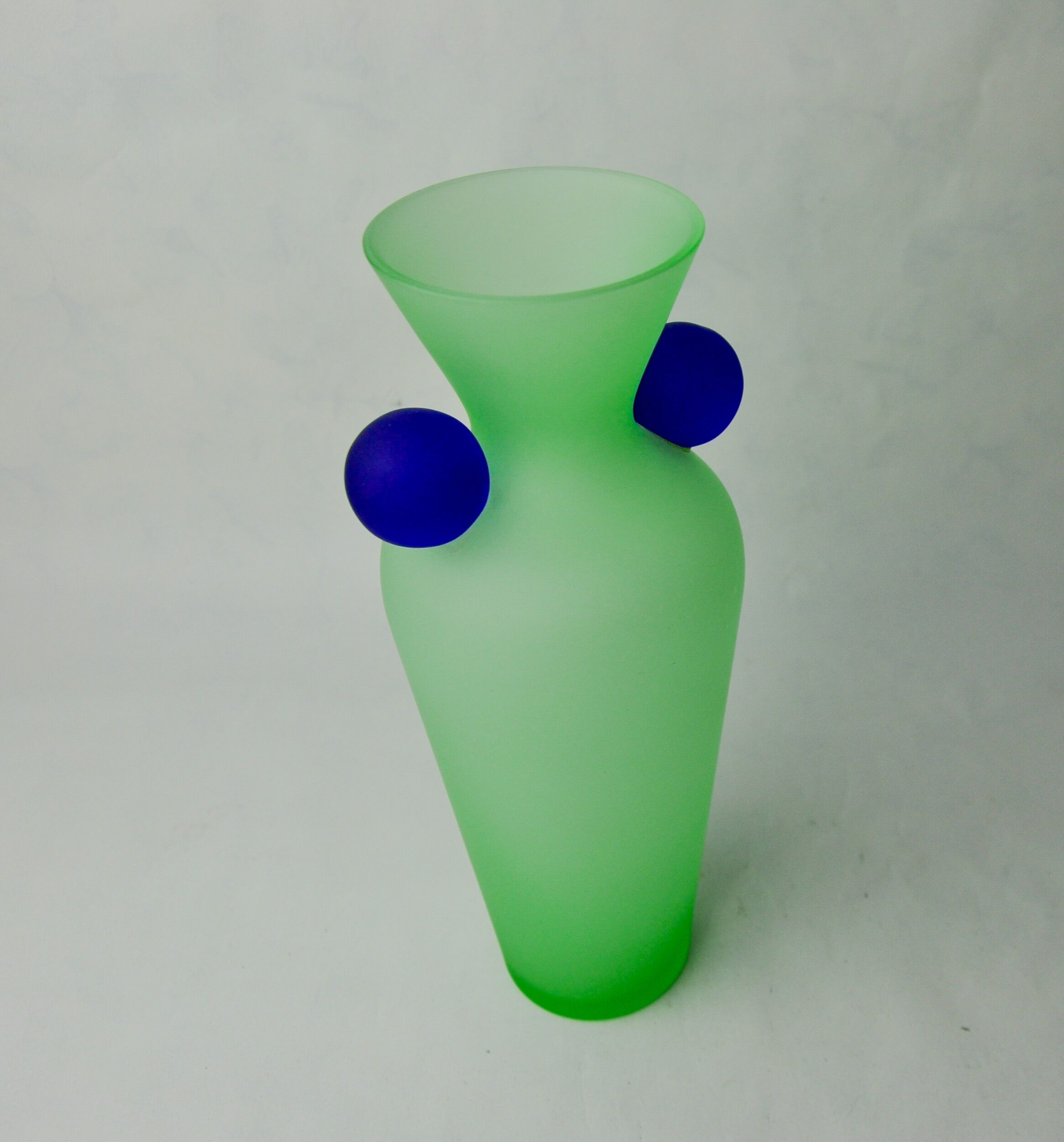 Green and blue satin murano glass vase, Menphis style, Italy, 1980
