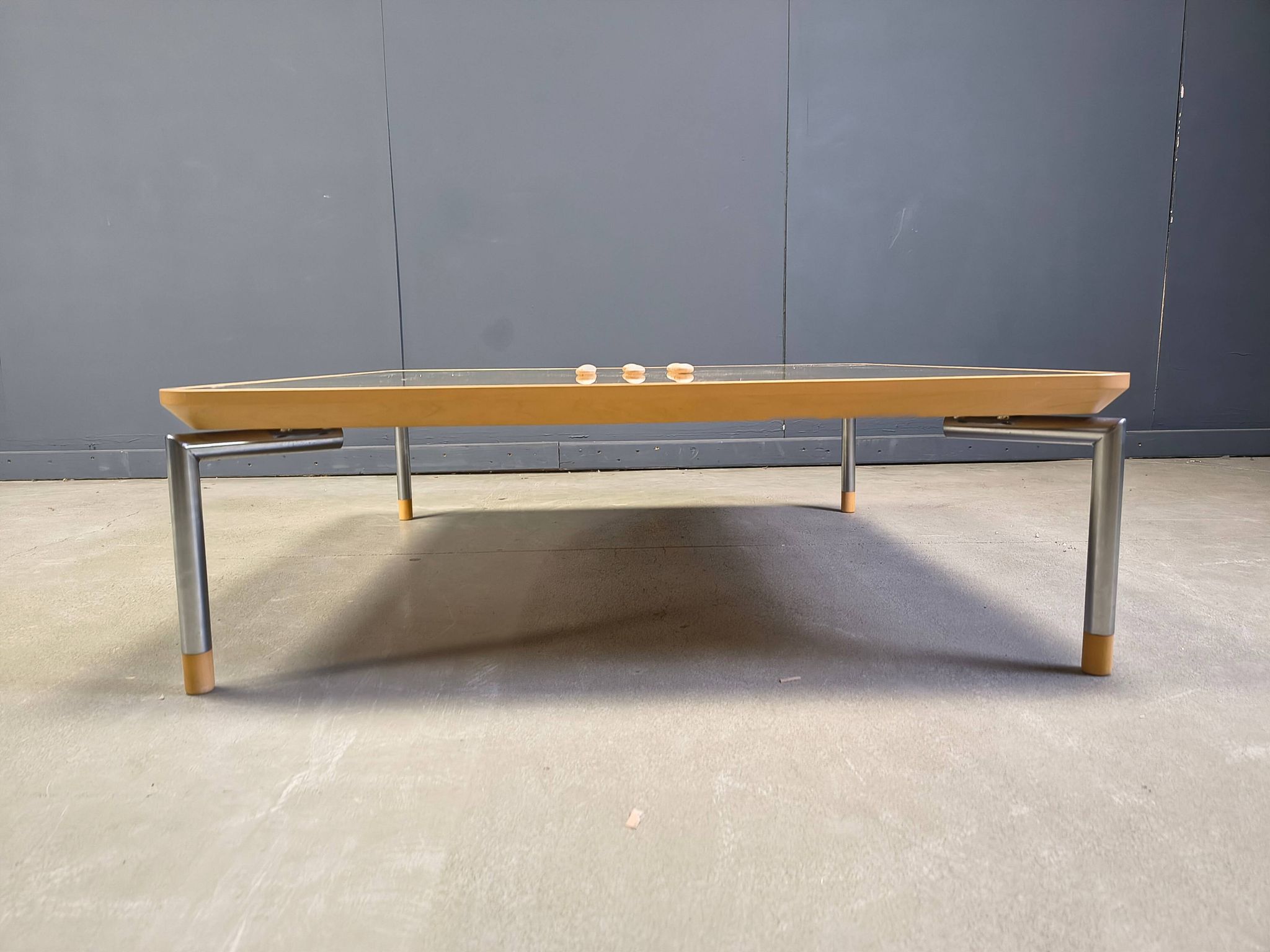 Table basse post-moderne en liège et en verre, années 1980