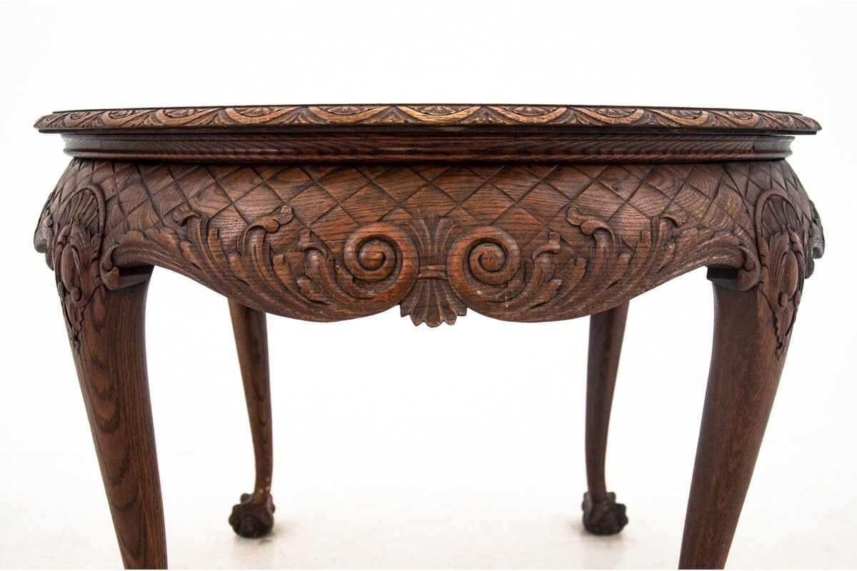 Round coffe table from circa 1910