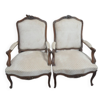 Paire de fauteuils de style Louis XV de grande taille