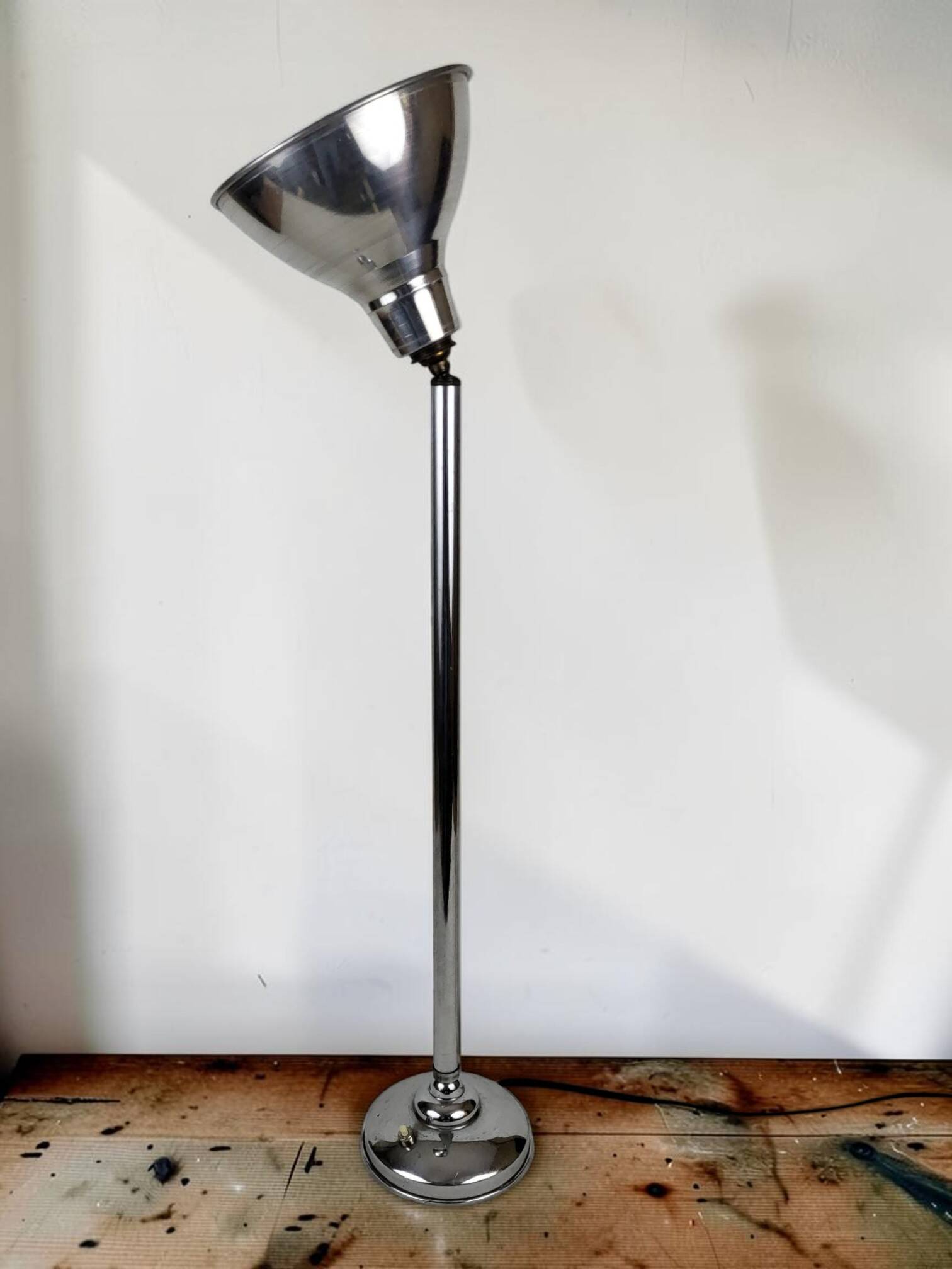 Art Deco lamp in chrome metal