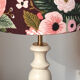 Lampe vintage rénovée – abat-jour fleuri fait main