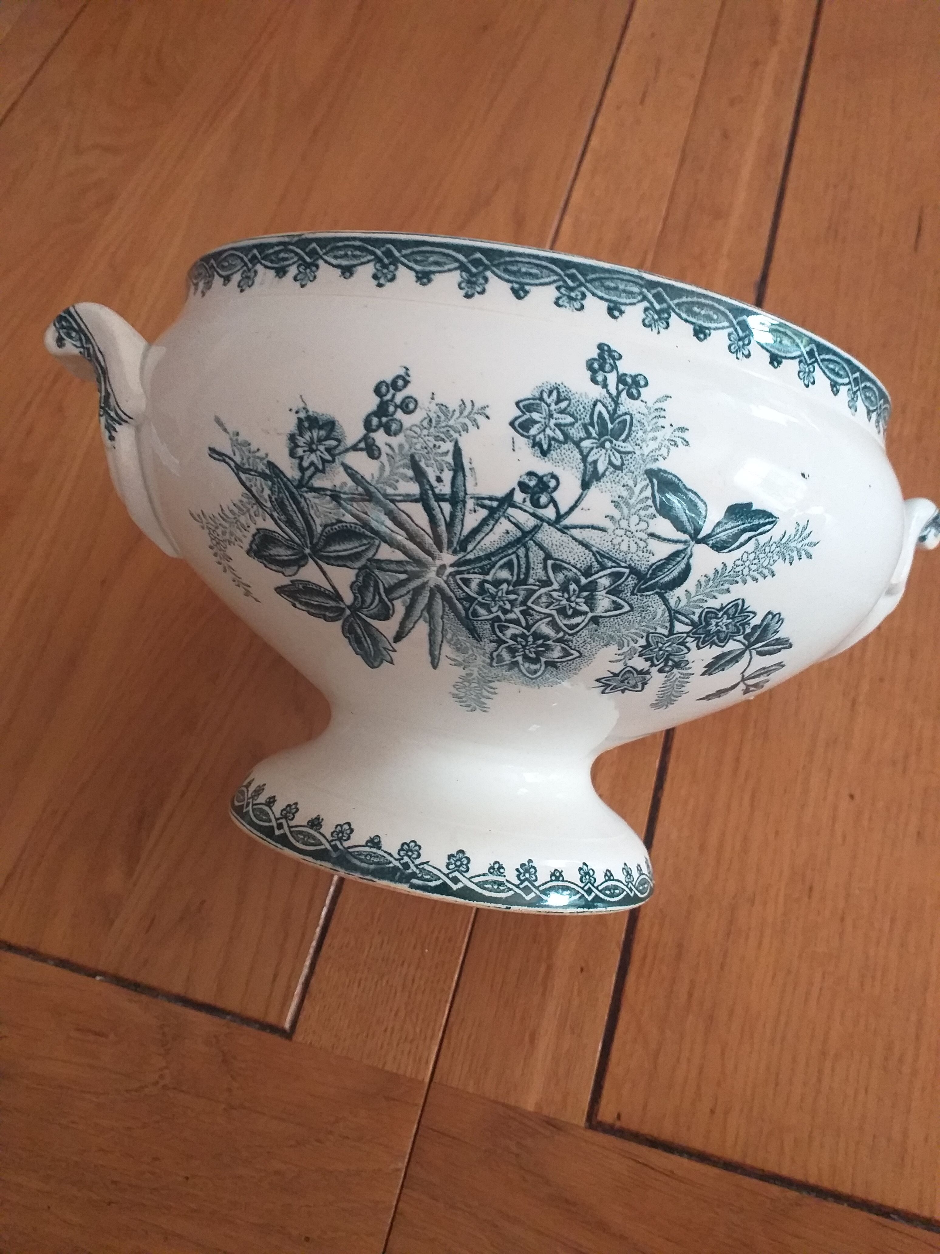 Tureen land iron land company Amandinian model Margot
