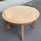 Table à manger scandinave ronde extensible décapée en chêne brut 1970