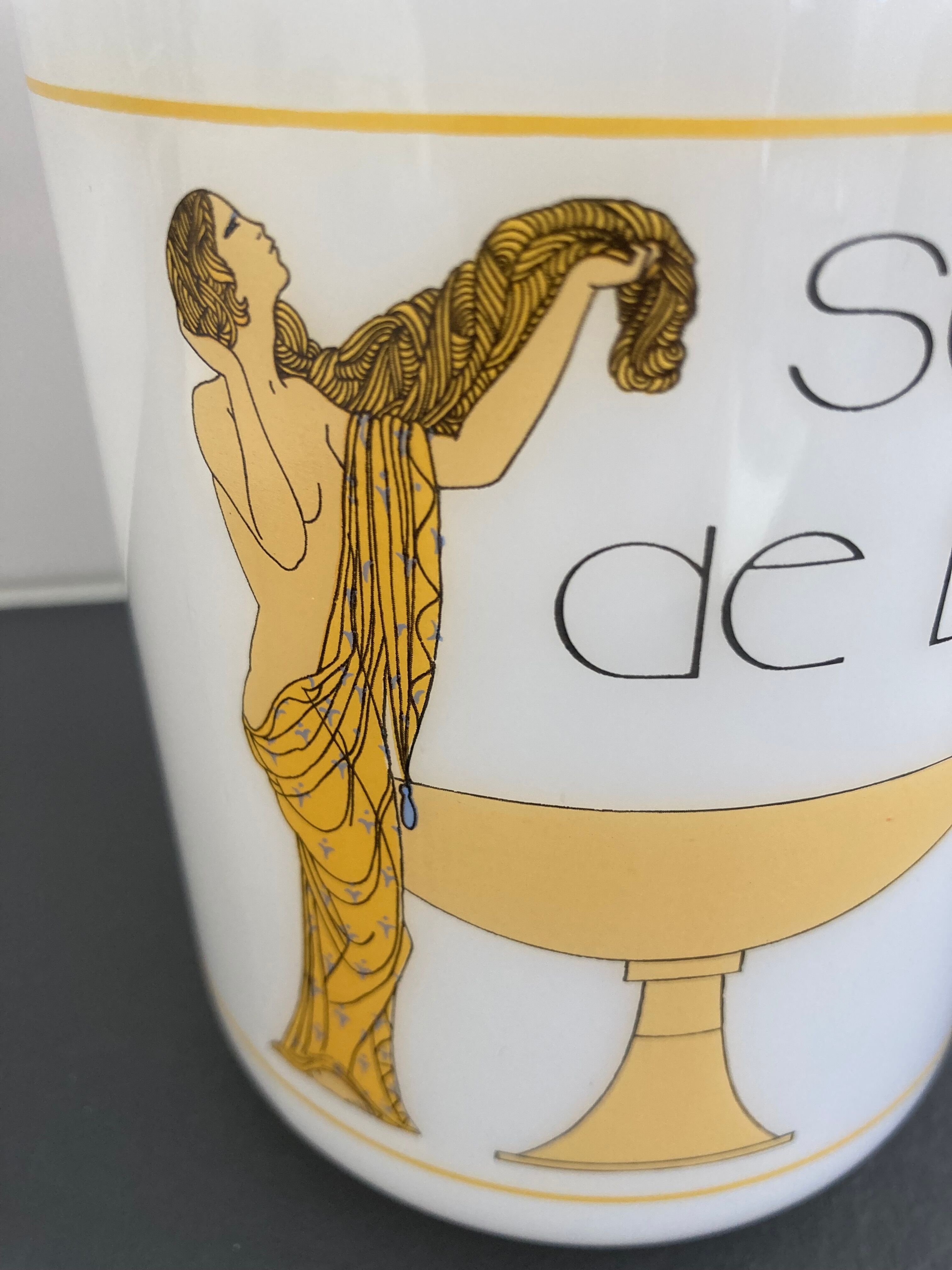 Bathroom pot in opaline art deco