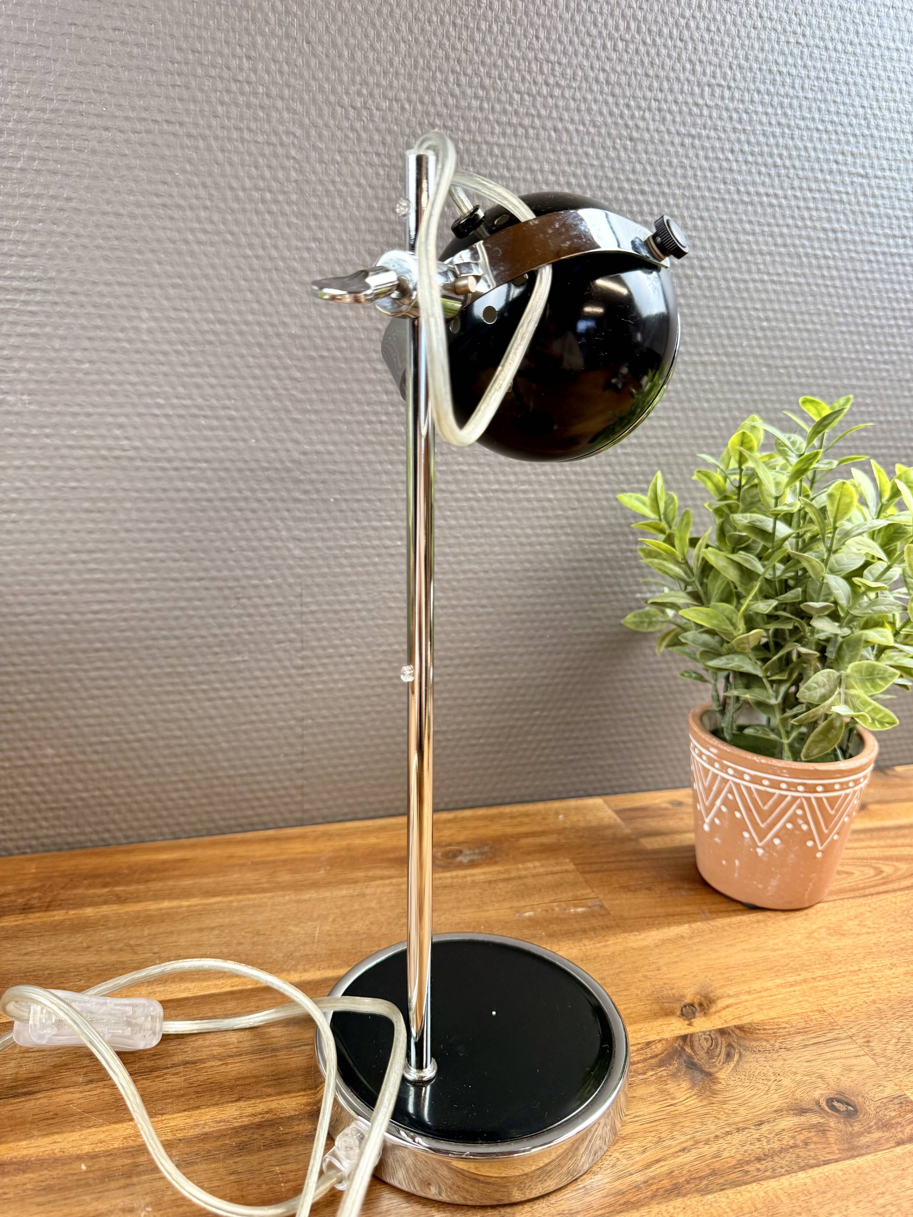 Lampe vintage orientable style space age – métal chromé et noir