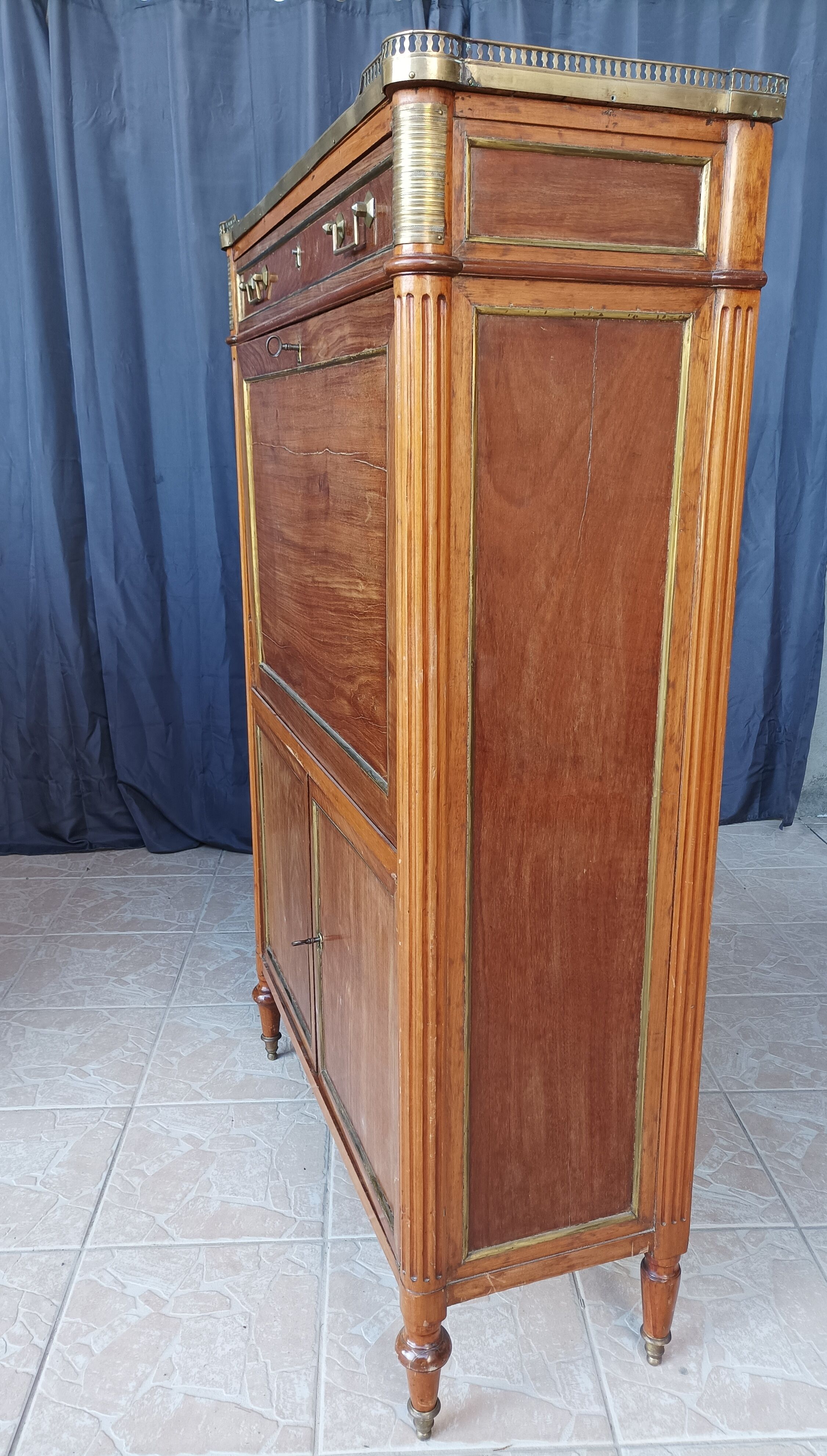 Secretary Louis XVI in mahogany 18th century