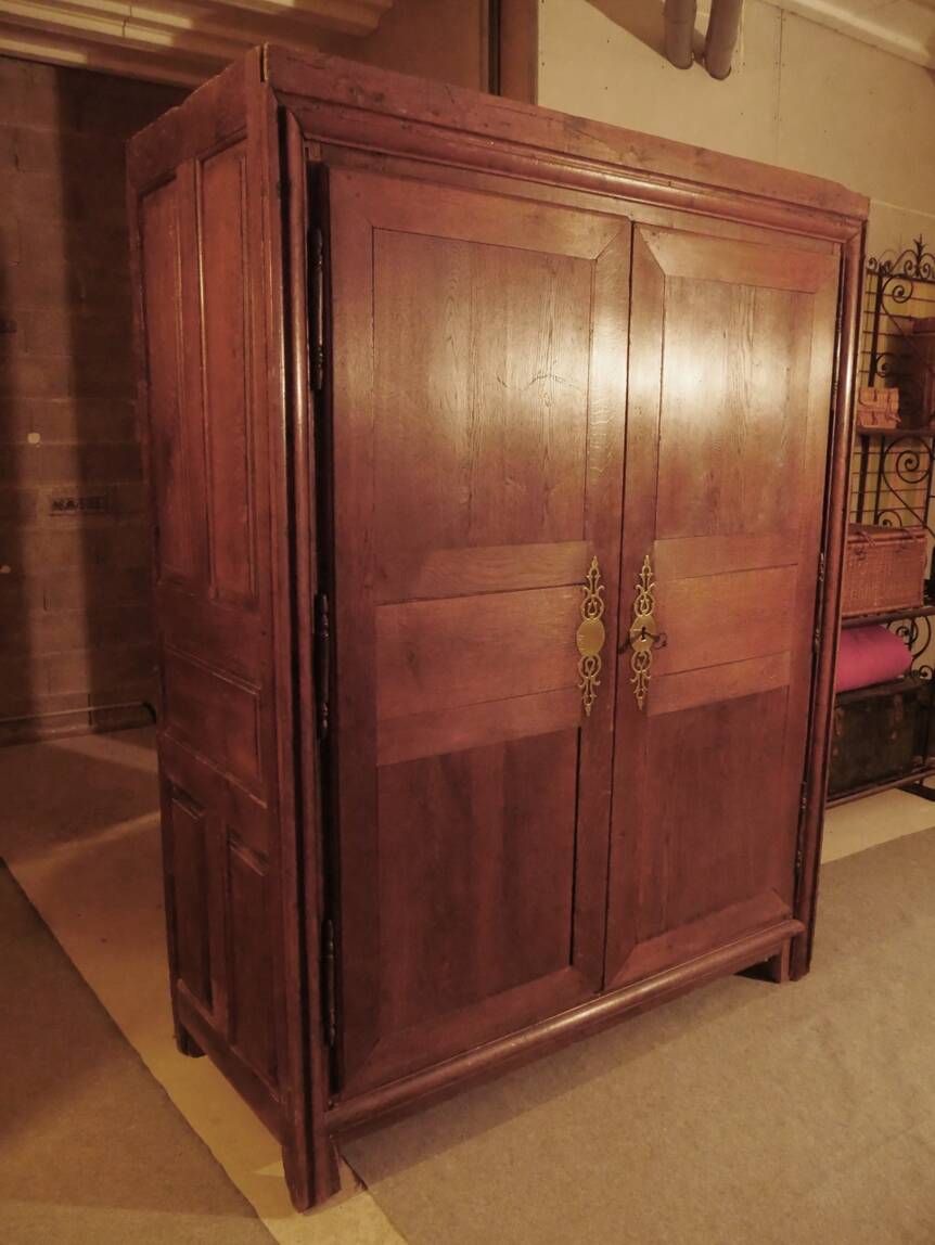 Malouine wardrobe in oak from the early 18th century.