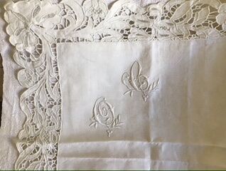 Linen adornment Richelieu OC