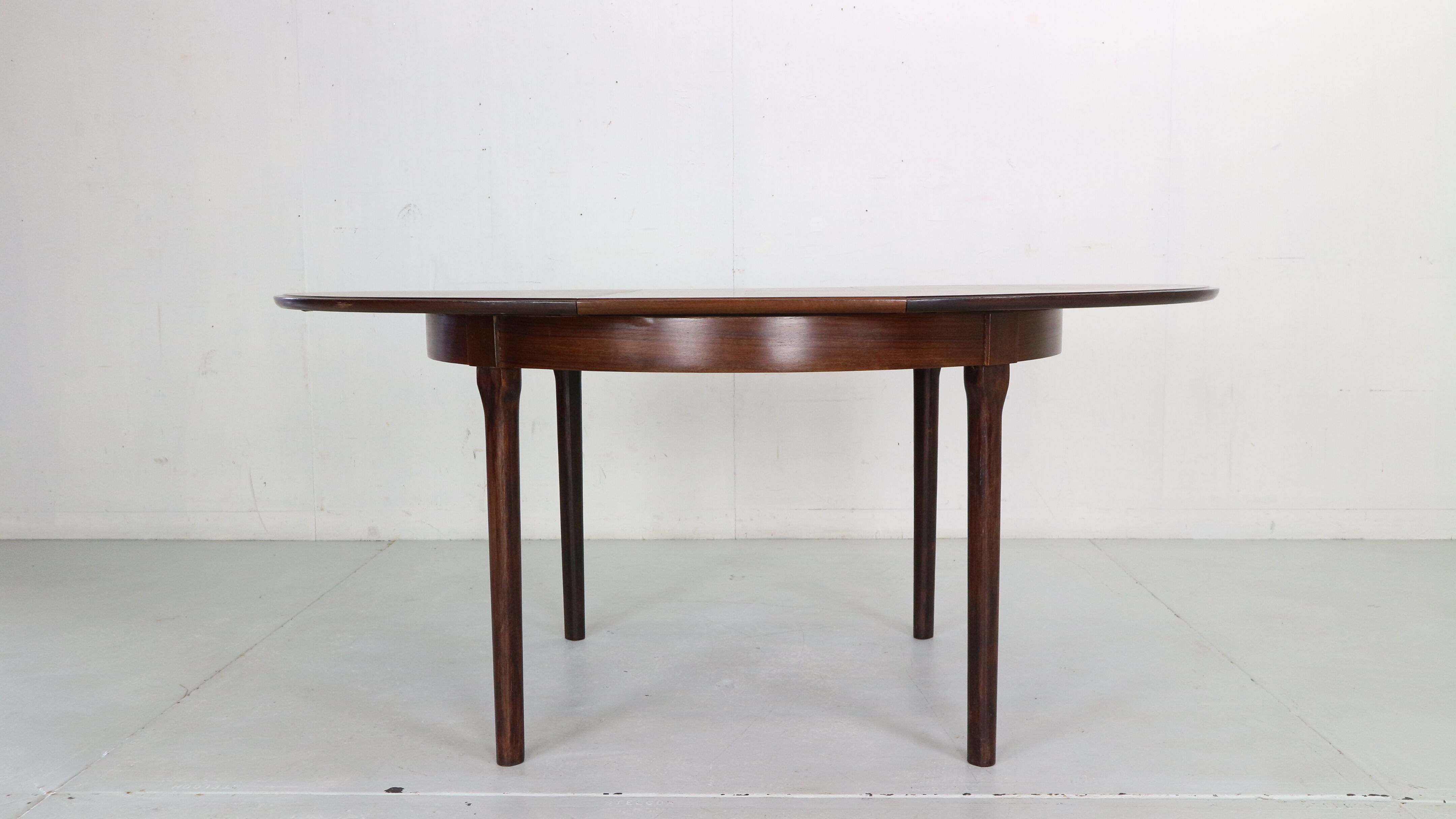 Scandinavian Modern Extendable Oval/Round Dinning Table, 1960, Denmark