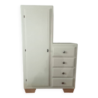 Asymmetrical wardrobe