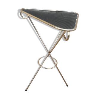 Guéridon tripode en métal perforé