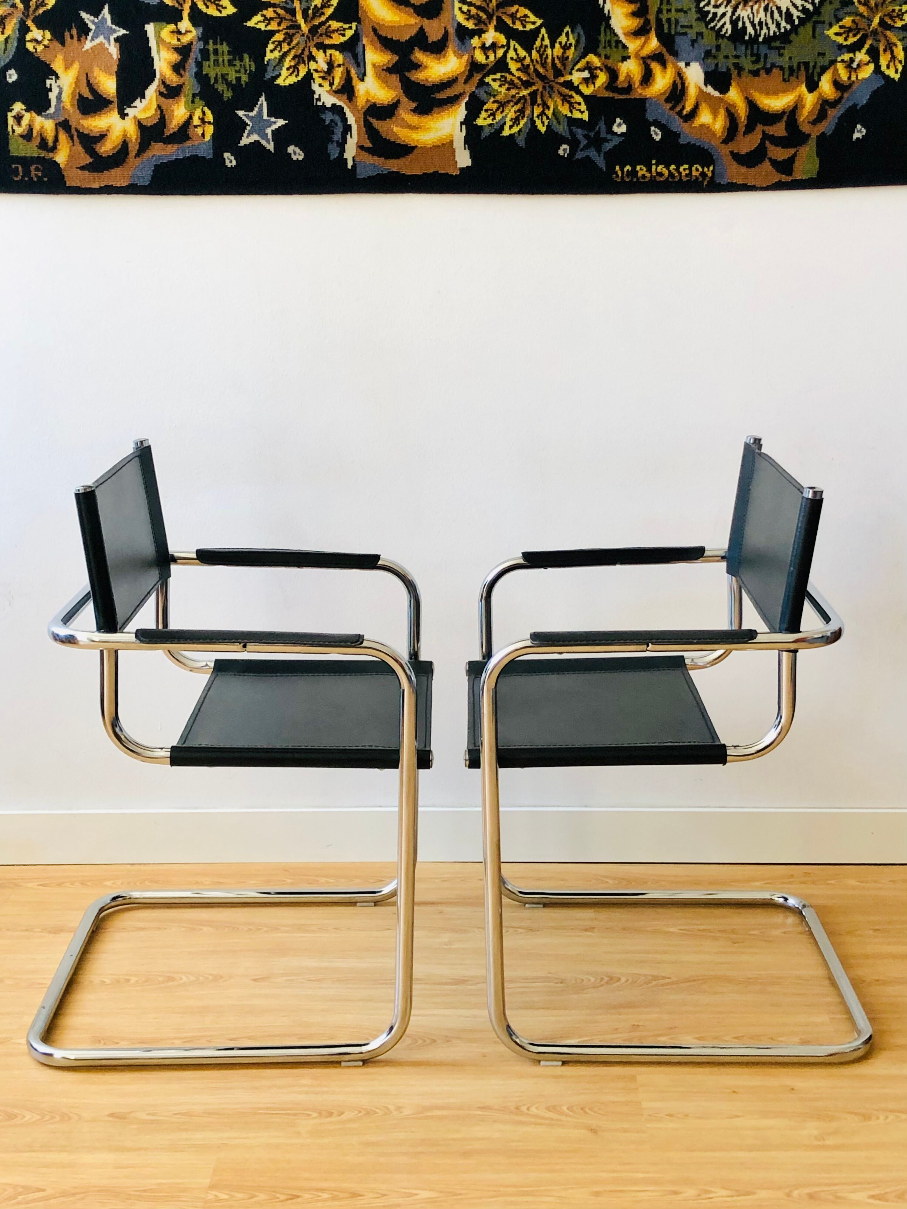 Pair of tubular armchairs in metal and leather Style Marcel Breuer