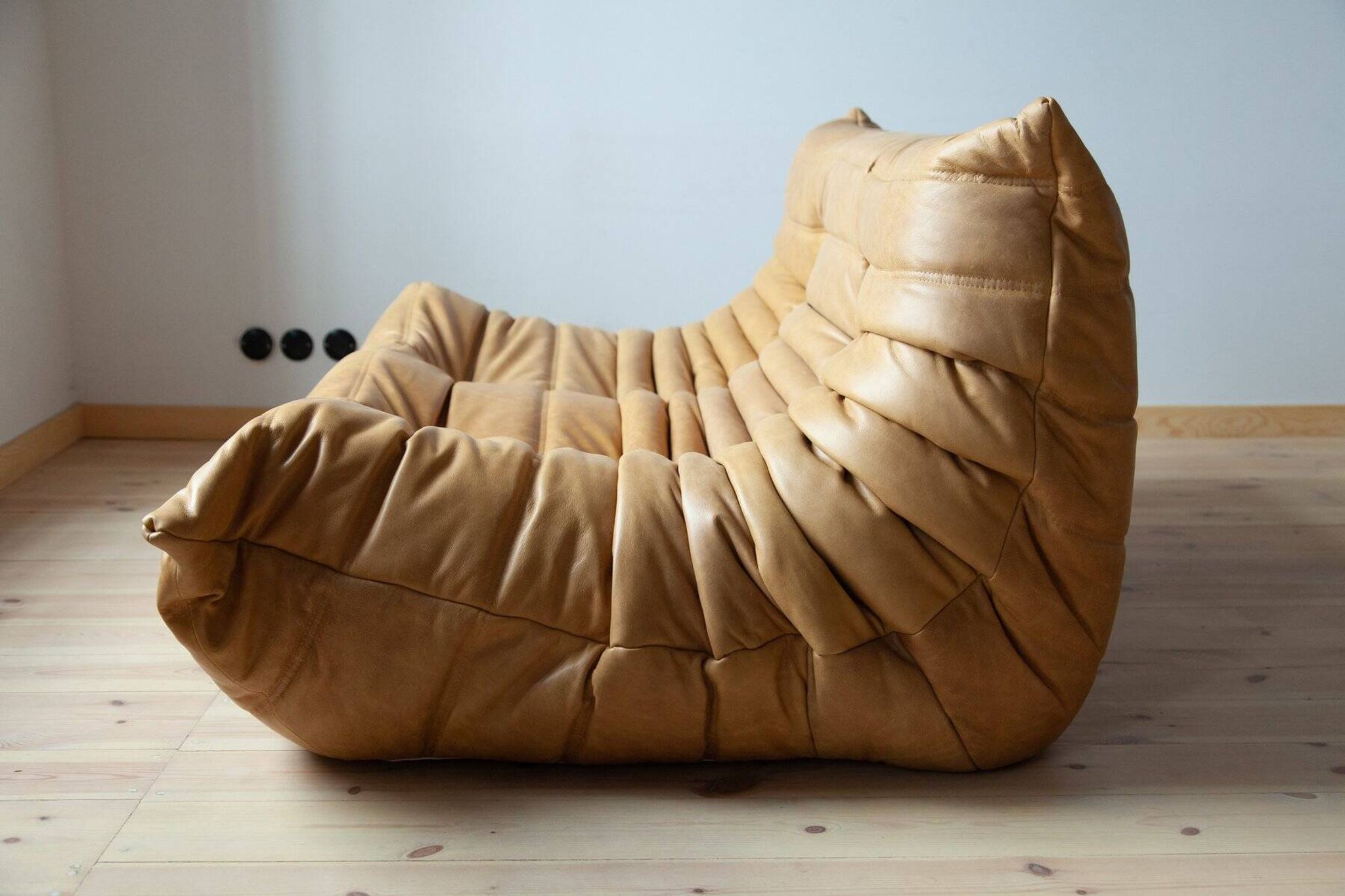Camel brown leather Togo 2-seater sofa attributed to Michel Ducaroy for Ligne Roset