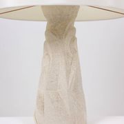Lampe en pierre sculpté. Années 1970.