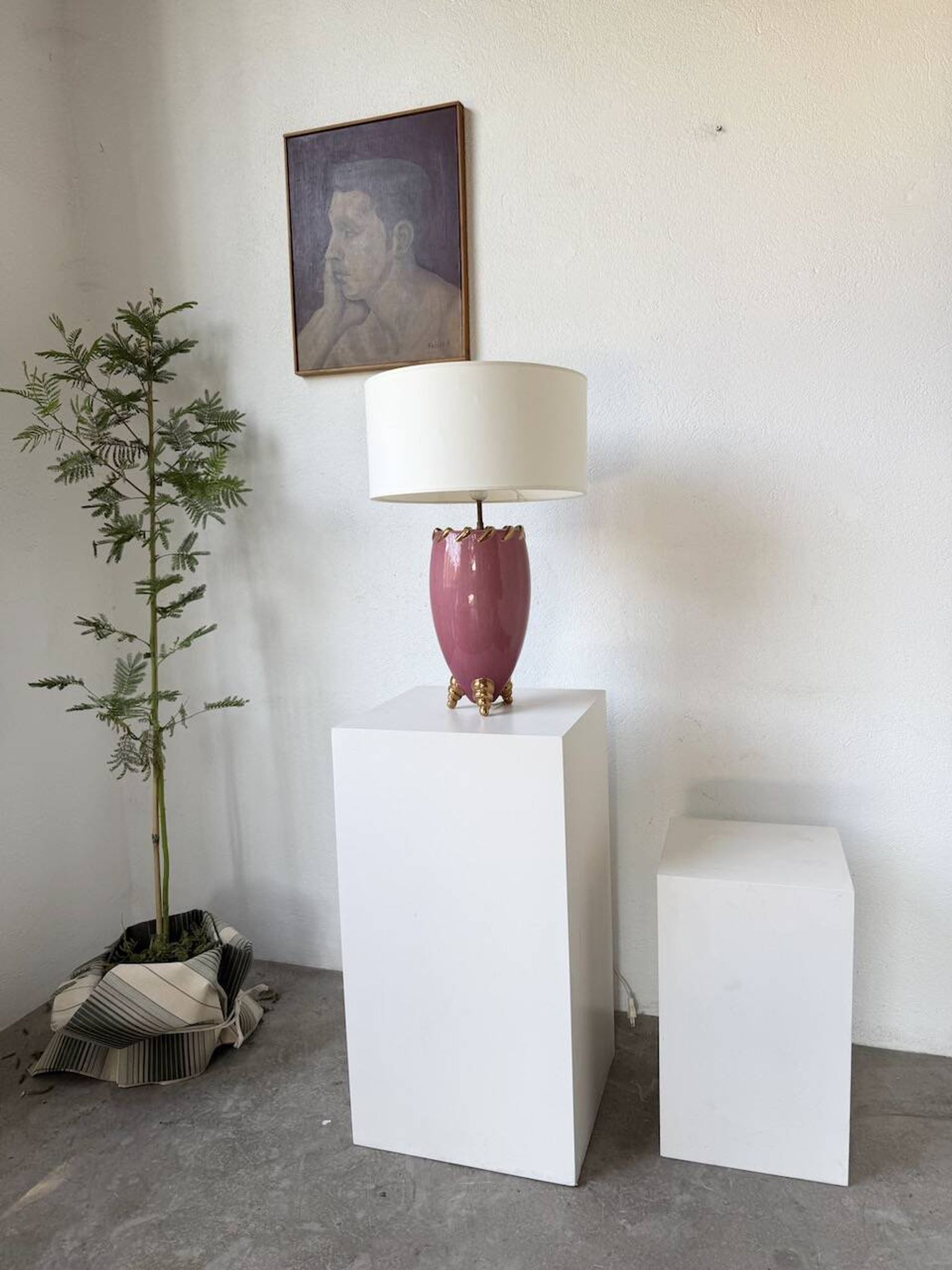 Lampe de table céramique rose et or tripode