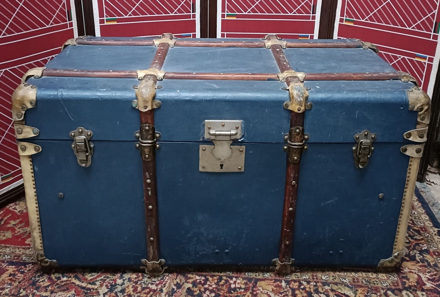 Former D.FES travel trunk trademark, 1950s