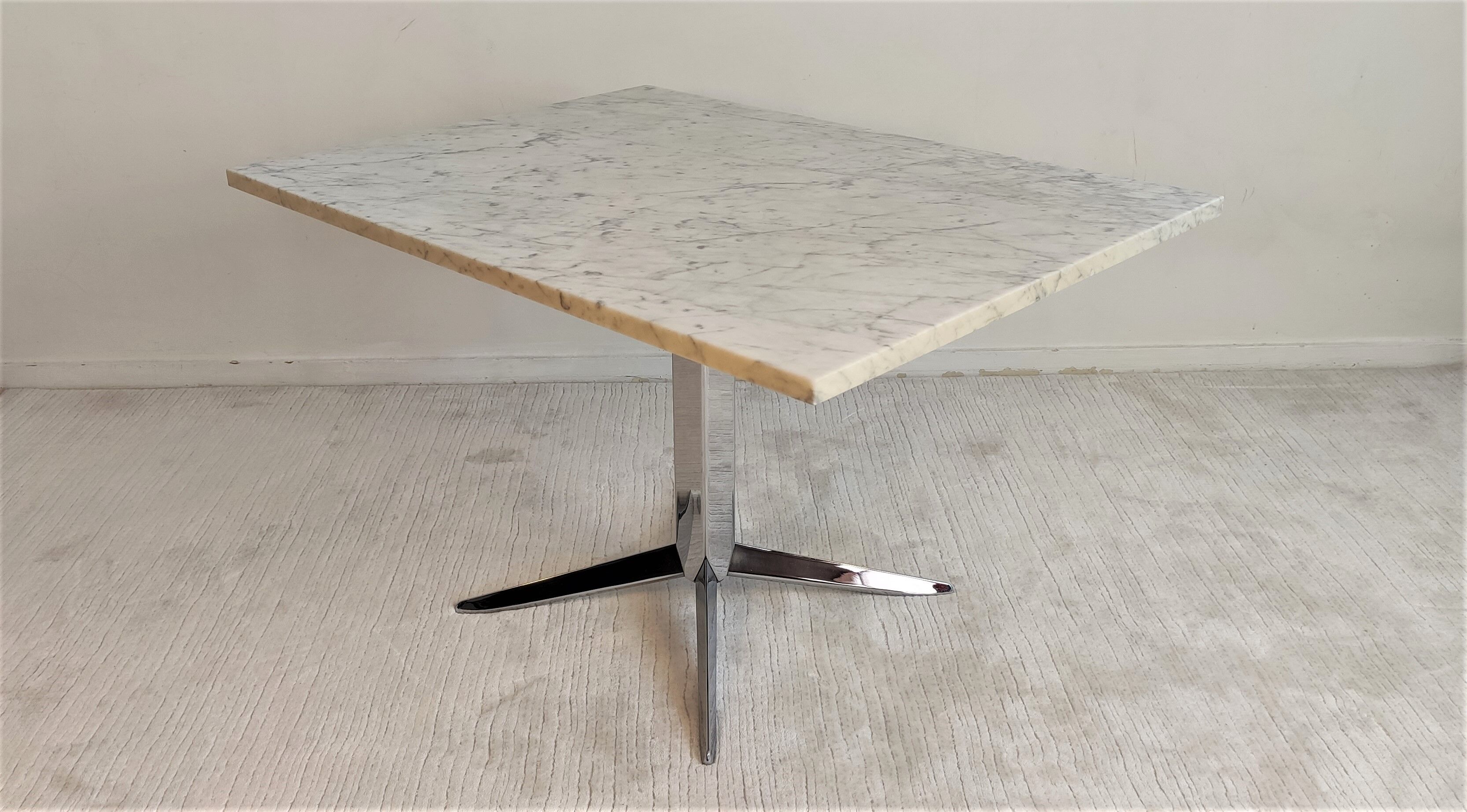 Coffee table Roche Bobois 70's carrara marble and chrome star foot