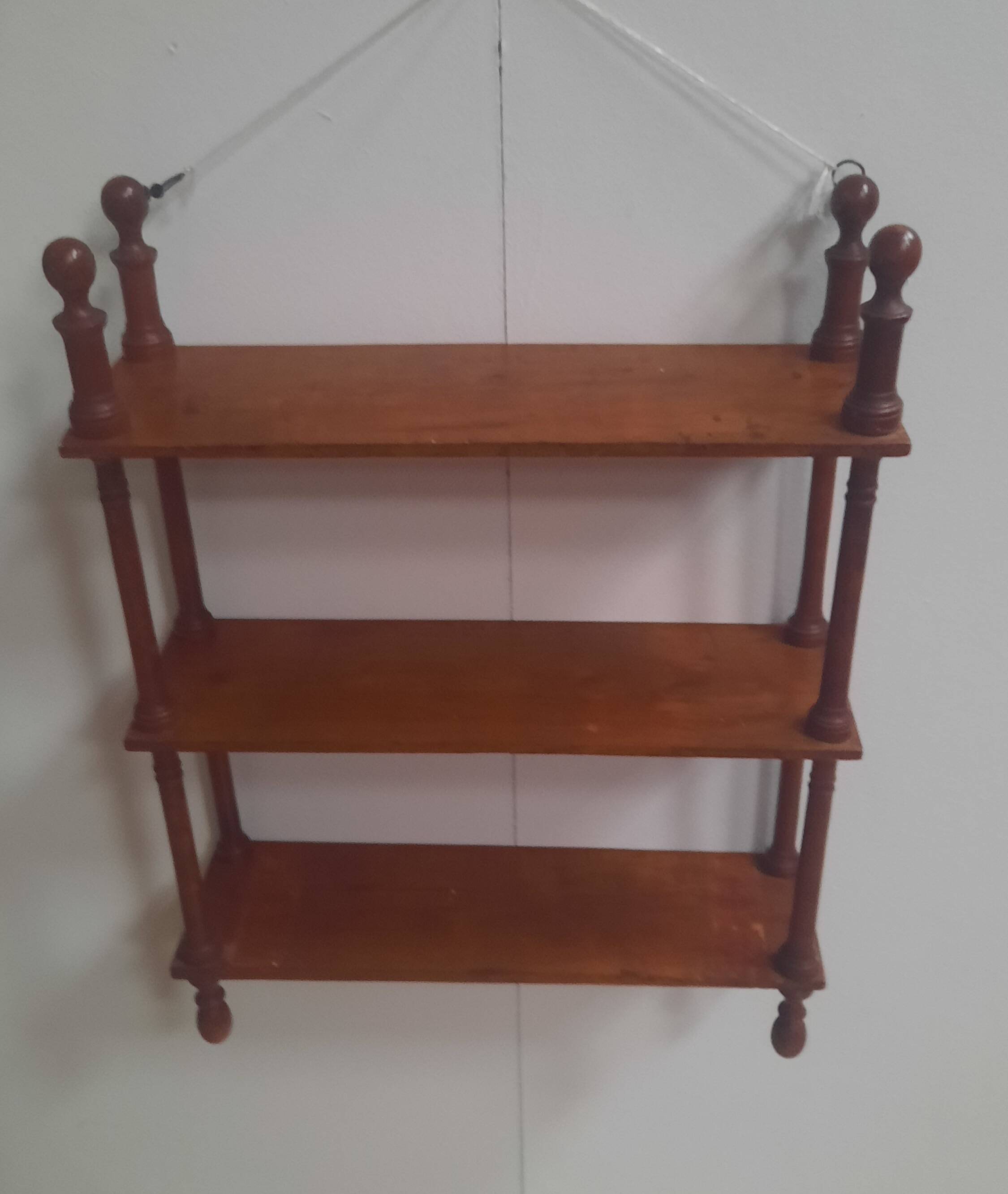 3-shelf wall shelf