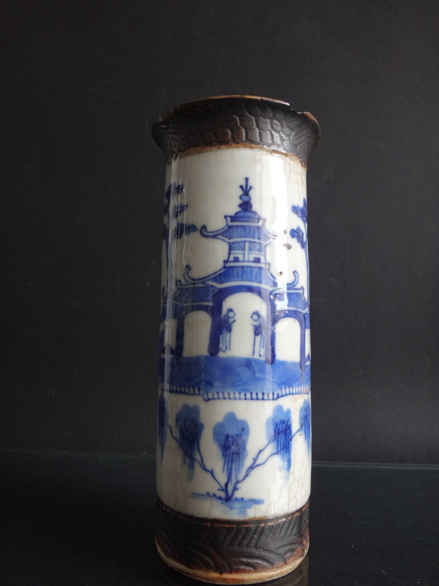 Former Chinese roll vase nanjing China white blue porcelain Qing XIX brand