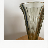 Vase art deco en verre gris