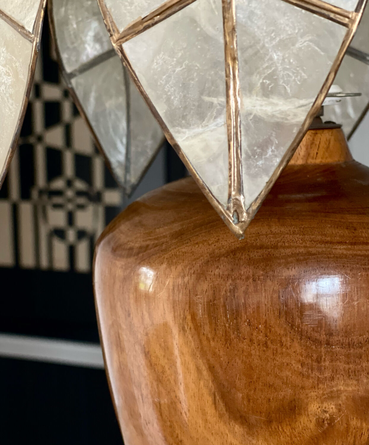 Mother-of-pearl and olive wood lamp