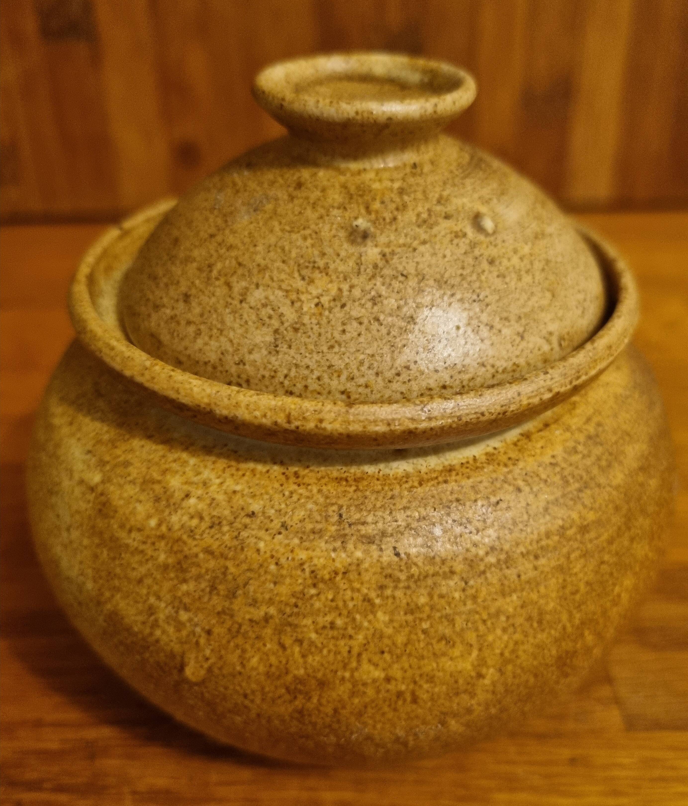 Stoneware sugar bowl with lid